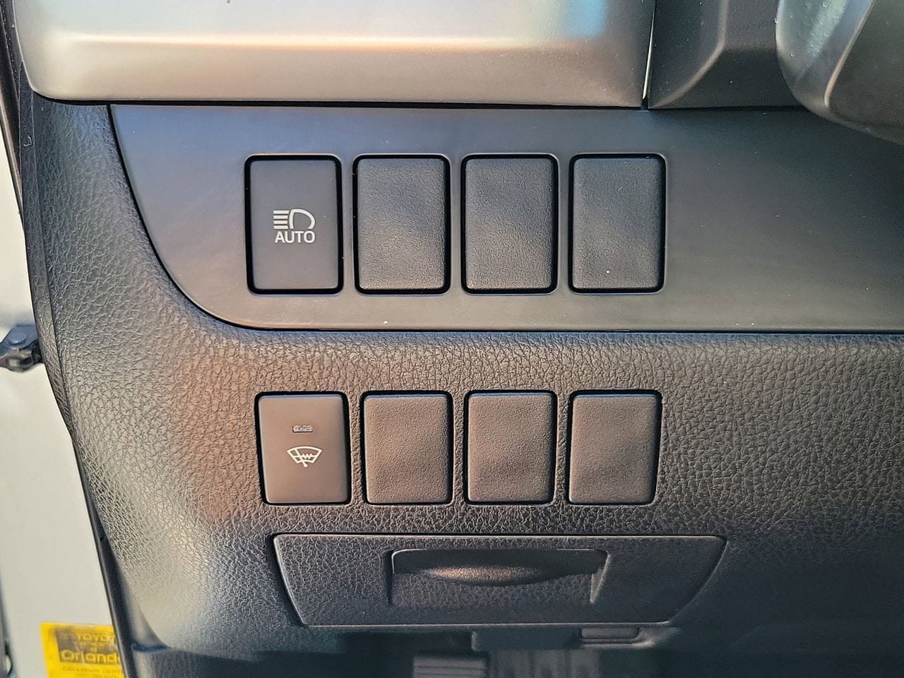 Used 2019 Toyota Highlander LE FWD image 28