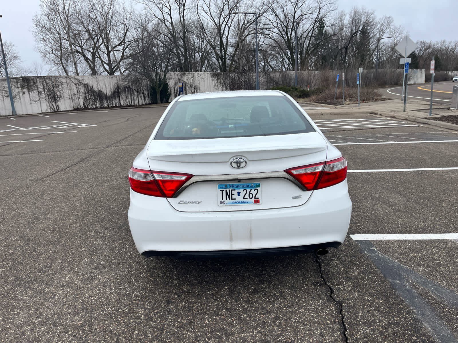 Used 2017 Toyota Camry SE image 5