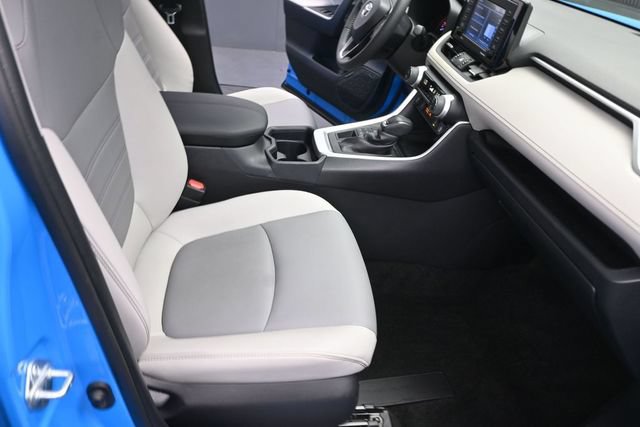 Used 2021 Toyota RAV4 XLE Premium AWD/4WD image 30