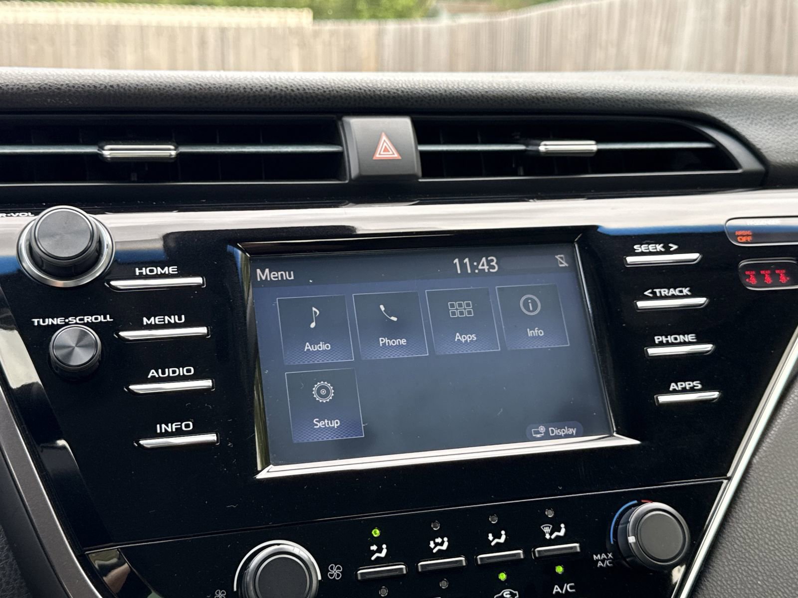 Used 2018 Toyota Camry LE image 19