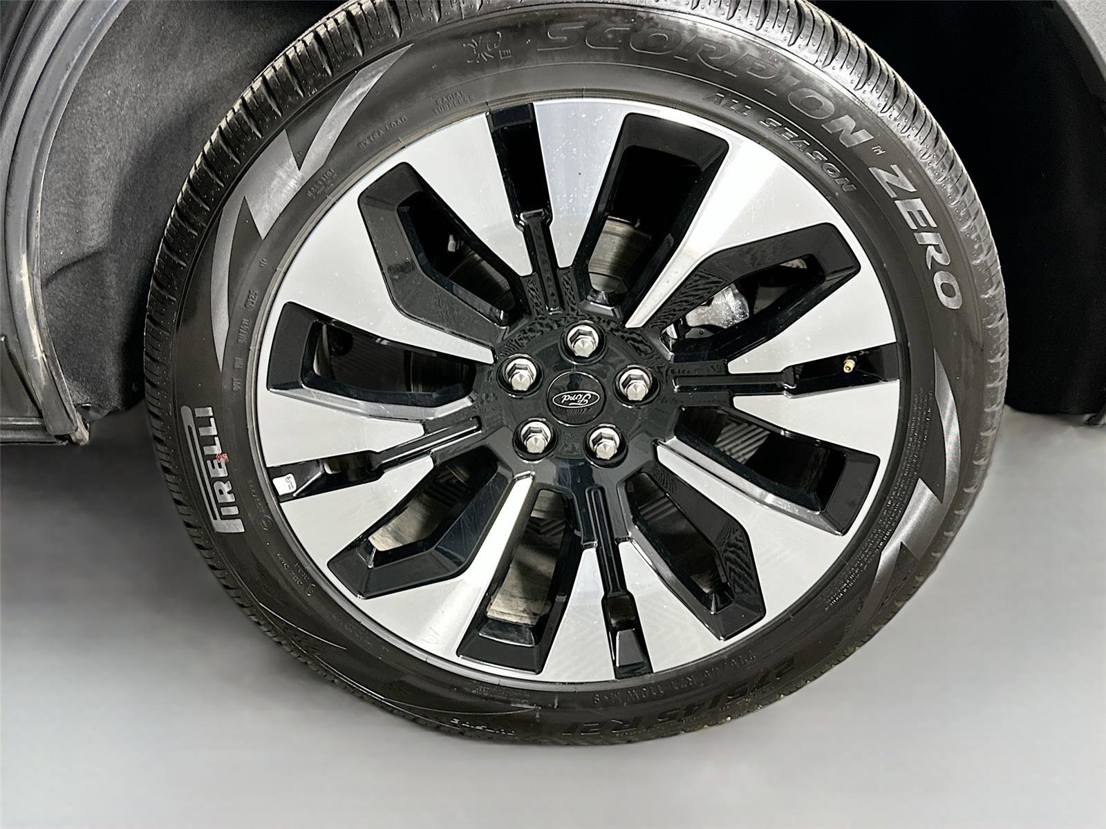 Used 2025 Ford Explorer Platinum w/ LUX Leather Package image 29