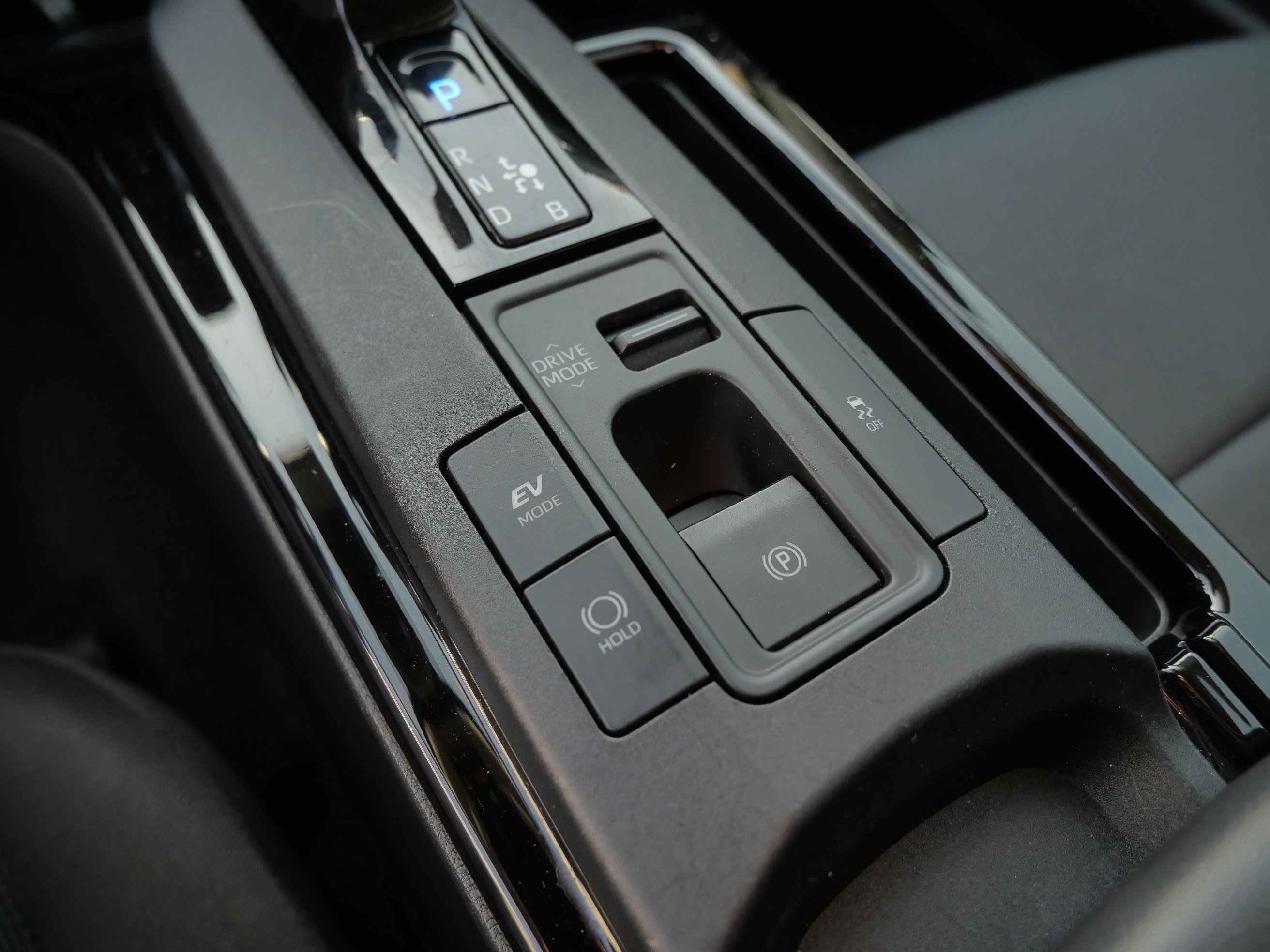 Used 2024 Toyota Prius LE FWD image 32