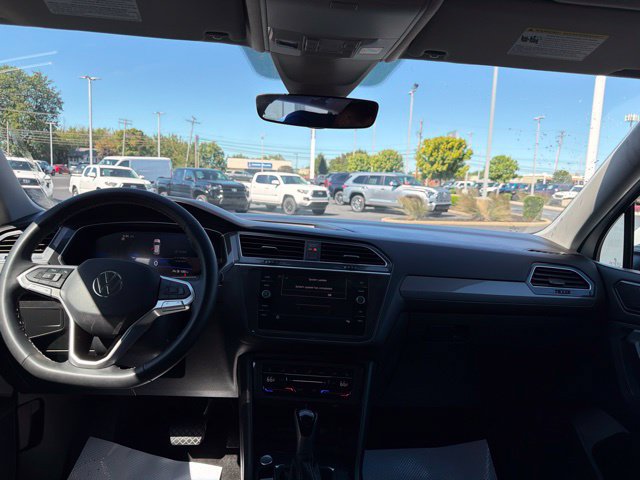 Used 2024 Volkswagen Tiguan SE AWD/4WD image 13