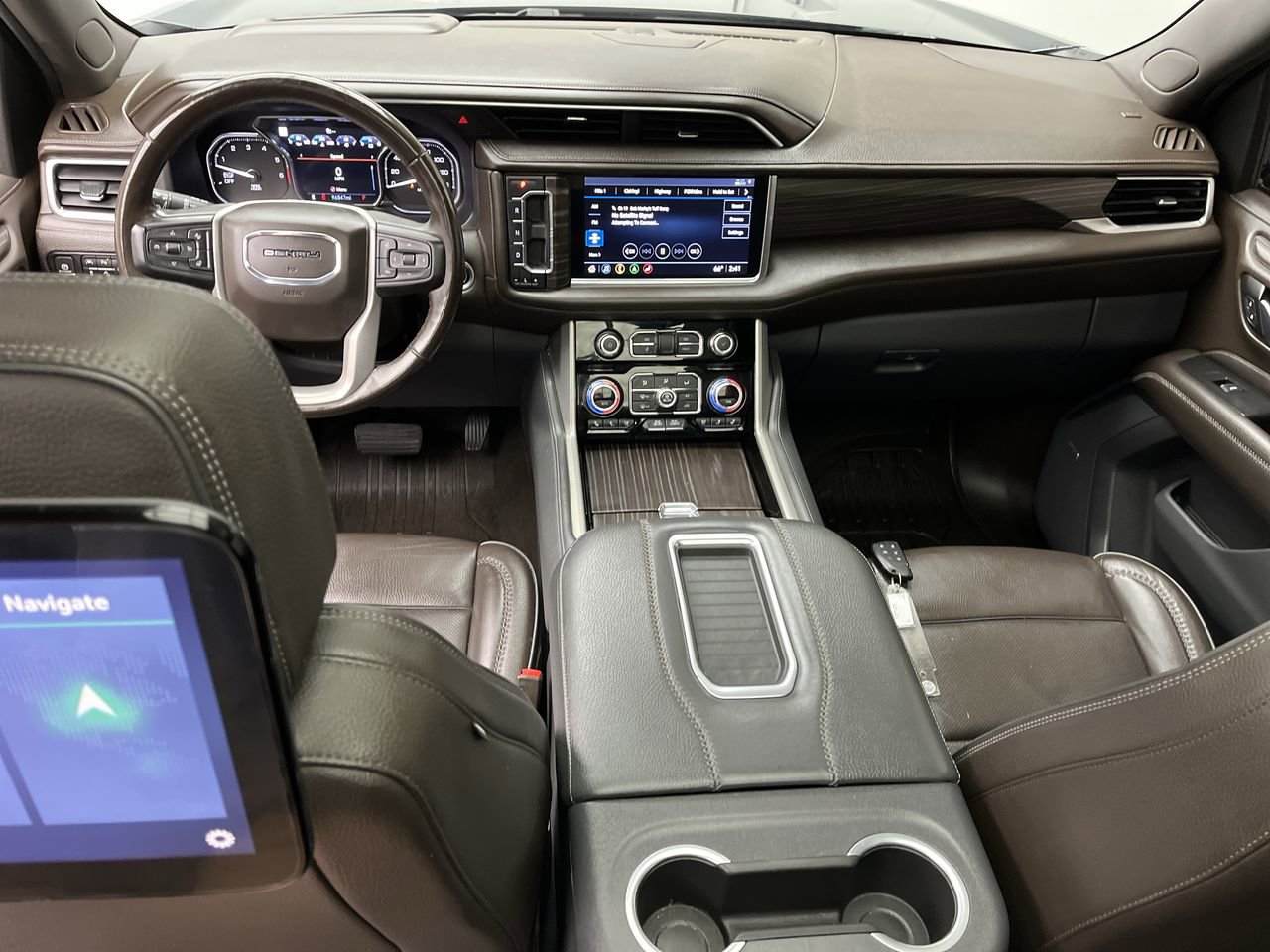 Certified 2021 GMC Yukon Denali w/ Denali Premium Package AWD/4WD image 4