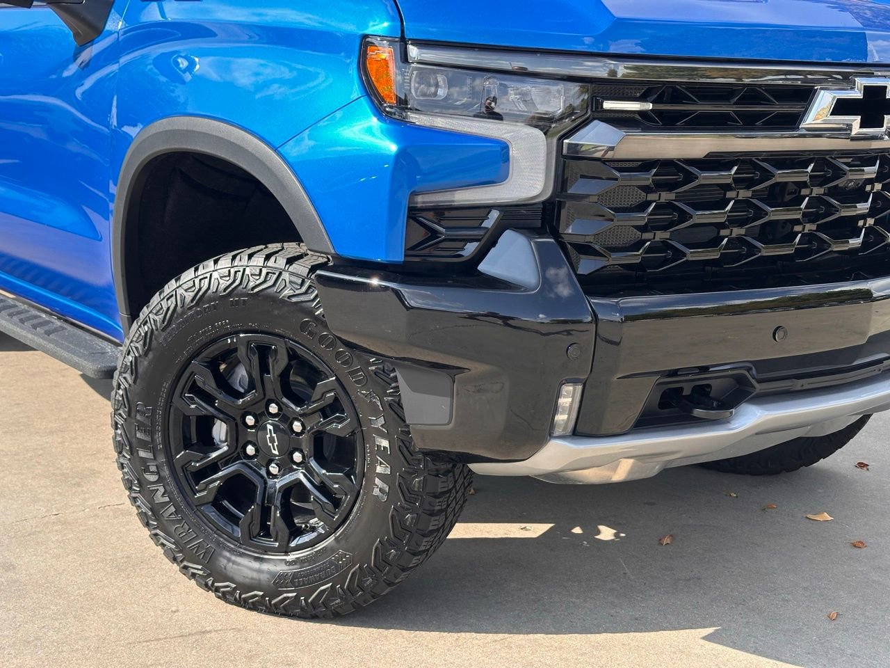 Used 2026 Chevrolet Silverado 1500 ZR2 w/ Dark Appearance Package image 3