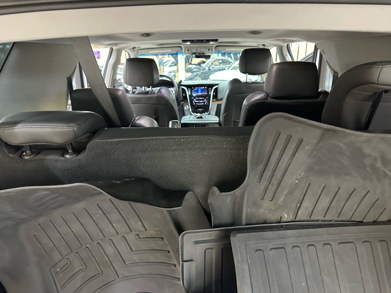 Used 2018 Cadillac Escalade Premium Luxury image 15