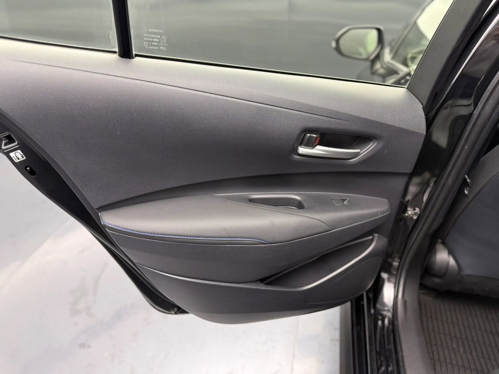 Used 2021 Toyota Corolla SE w/ SE Premium Package FWD image 24