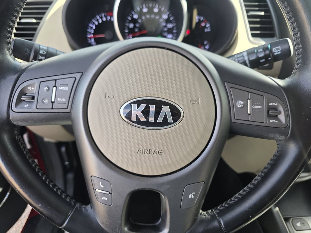 Used 2013 Kia Soul ! w/ Premium Pkg FWD image 29