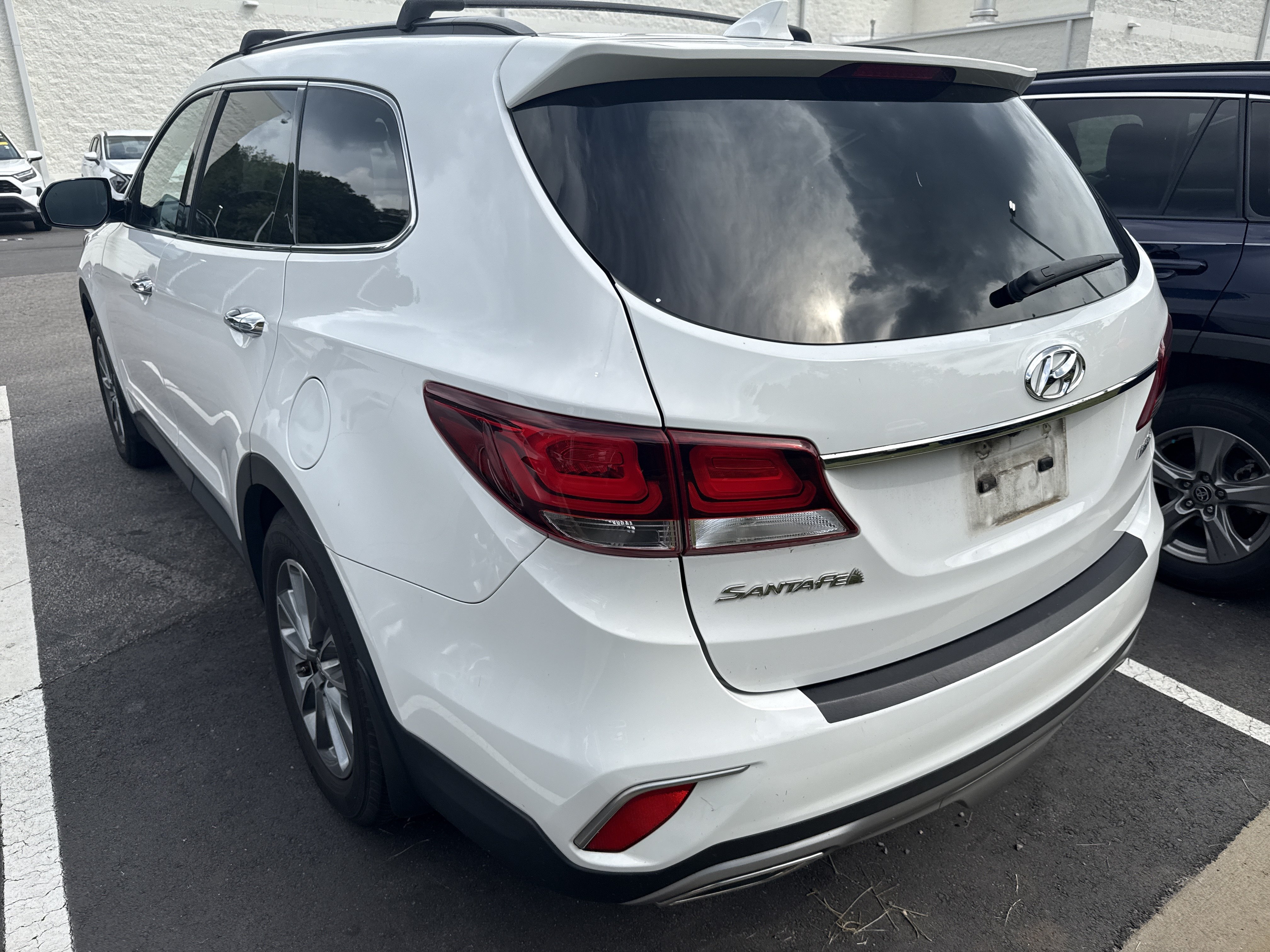 Used 2017 Hyundai Santa Fe Limited FWD image 6