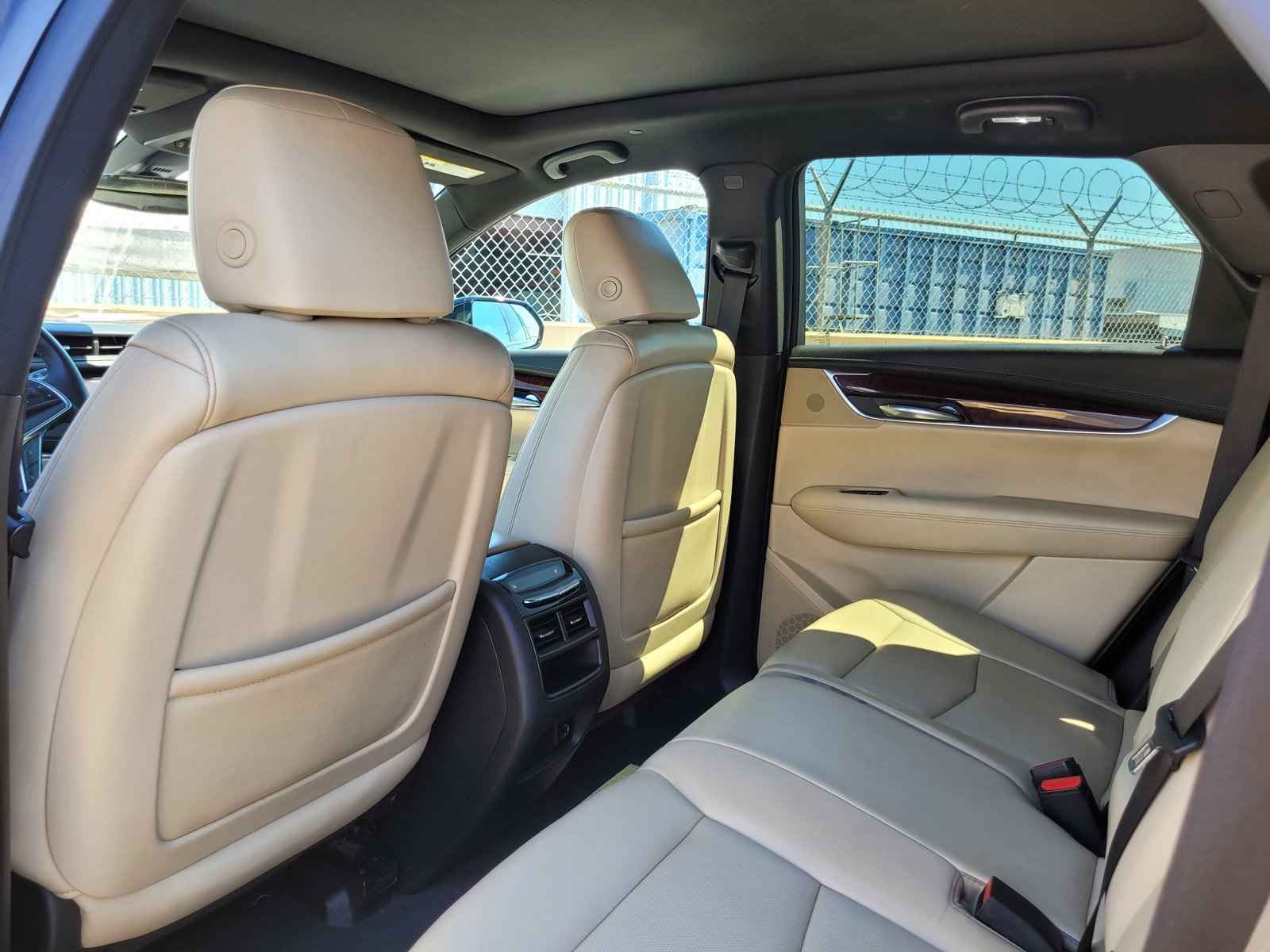 Used 2017 Cadillac XT5 Luxury w/ Driver Awareness Package FWD image 14
