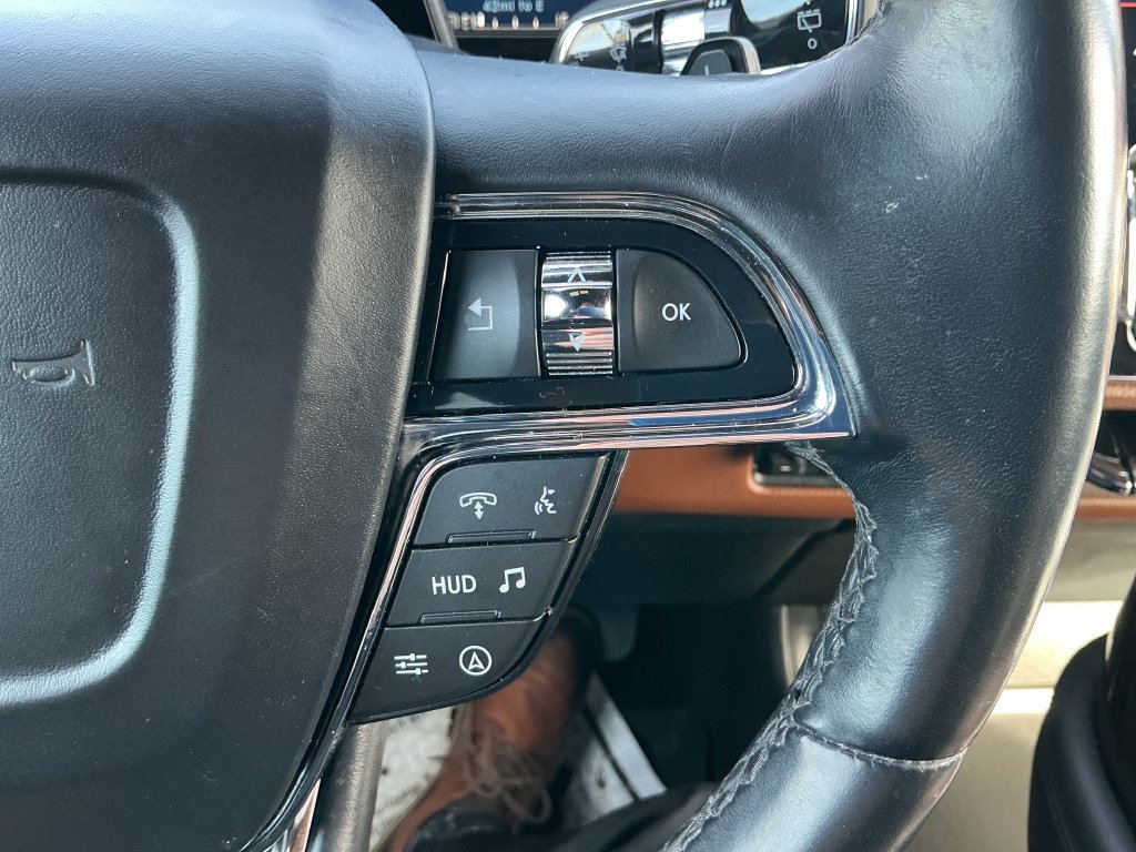 Used 2023 Lincoln Navigator L Reserve AWD/4WD image 11