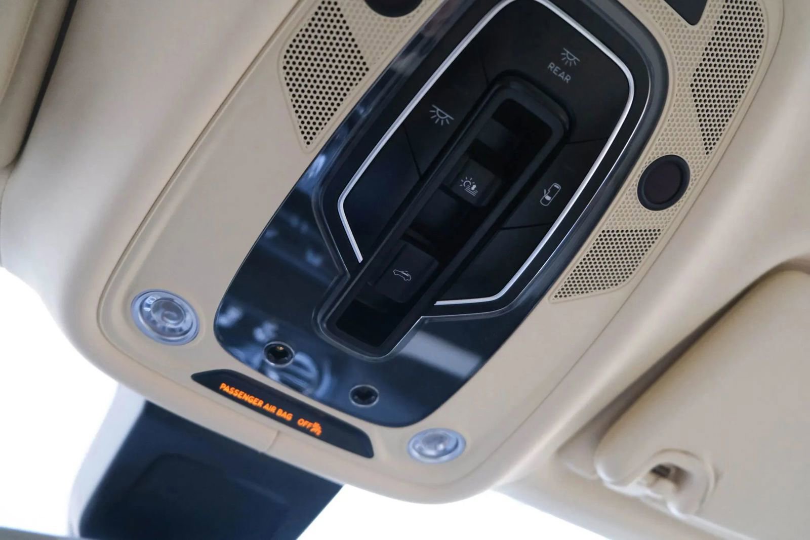 Used 2018 Bentley Bentayga image 50