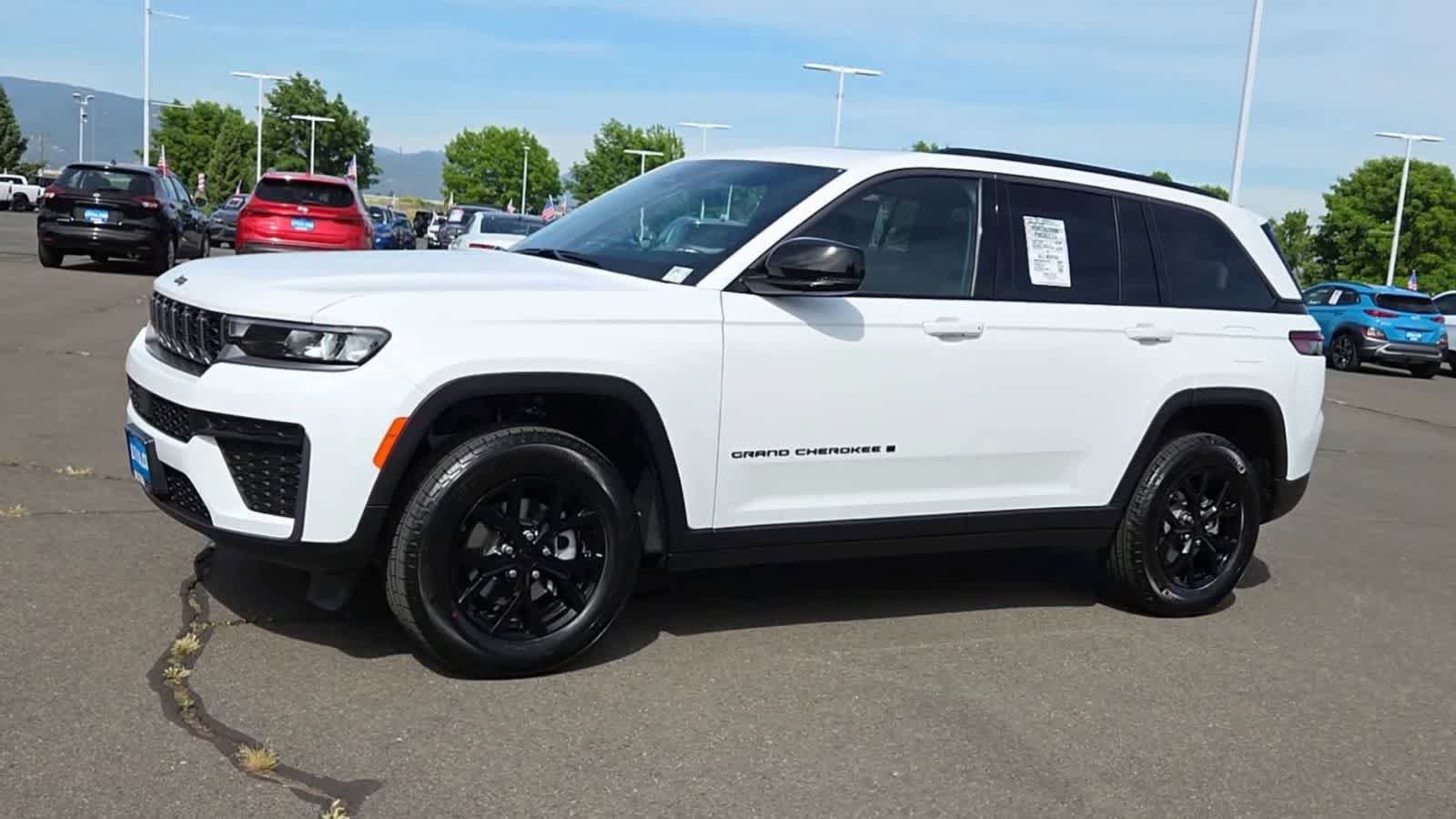 New 2026 Jeep Grand Cherokee Altitude AWD/4WD image 4