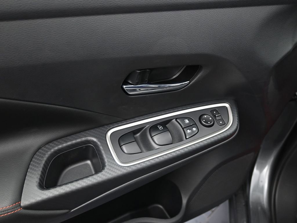New 2025 Nissan Versa SR w/ Trunk Package FWD image 11