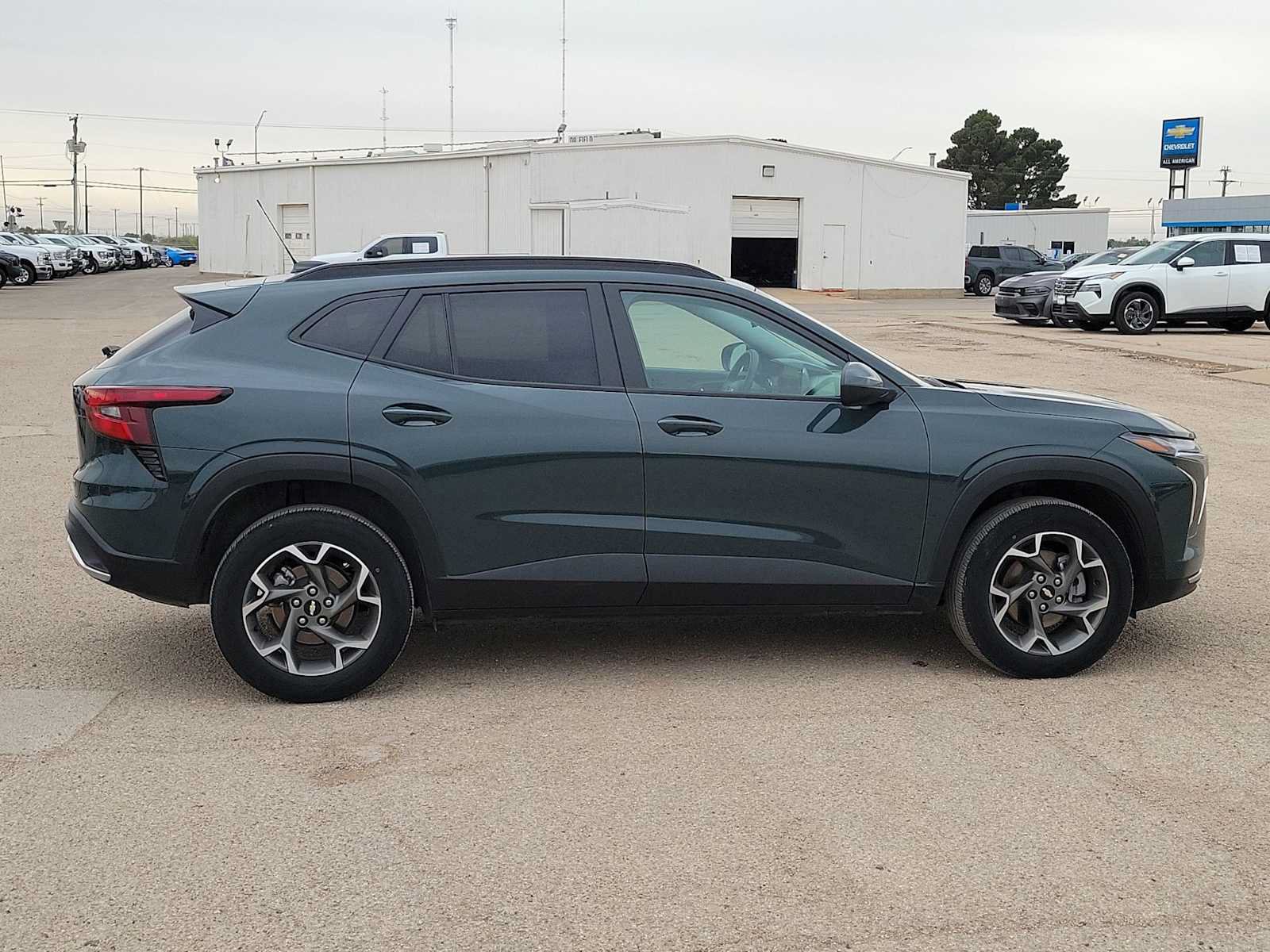 Used 2025 Chevrolet Trax LT FWD image 9