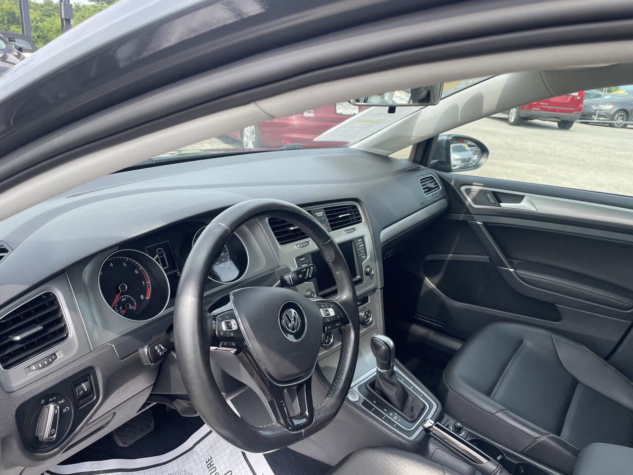 Used 2016 Volkswagen Golf Limited Edition image 23