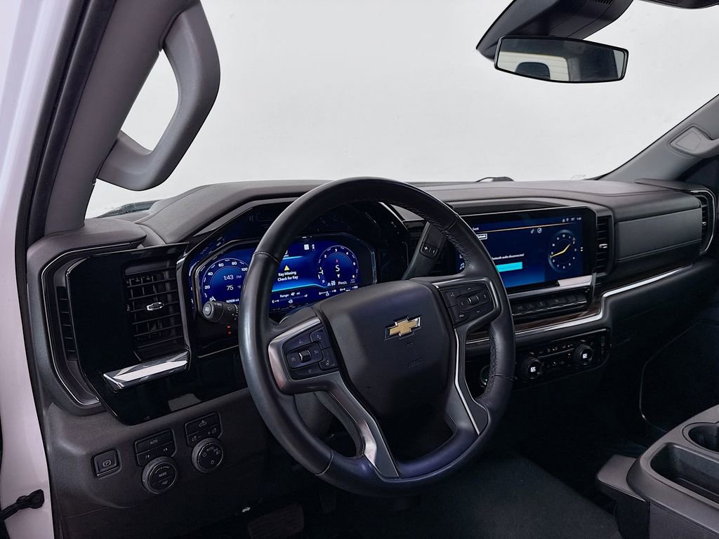Used 2023 Chevrolet Silverado 1500 LT AWD/4WD image 9