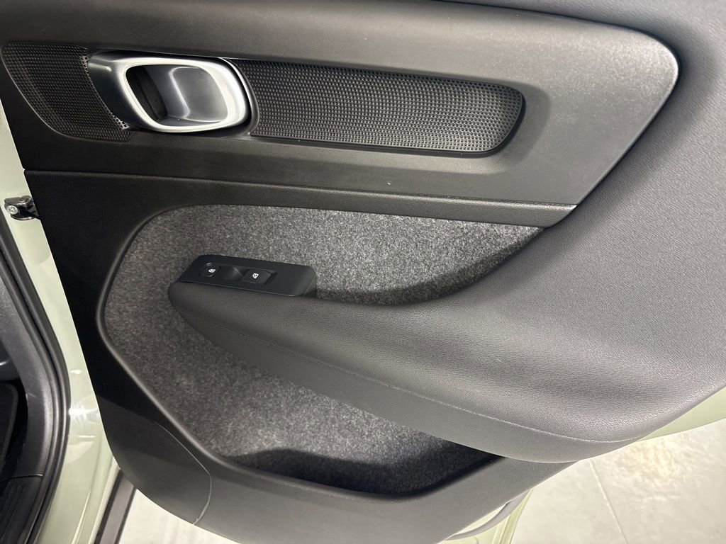 Used 2023 Volvo C40 P8 Recharge Plus image 17