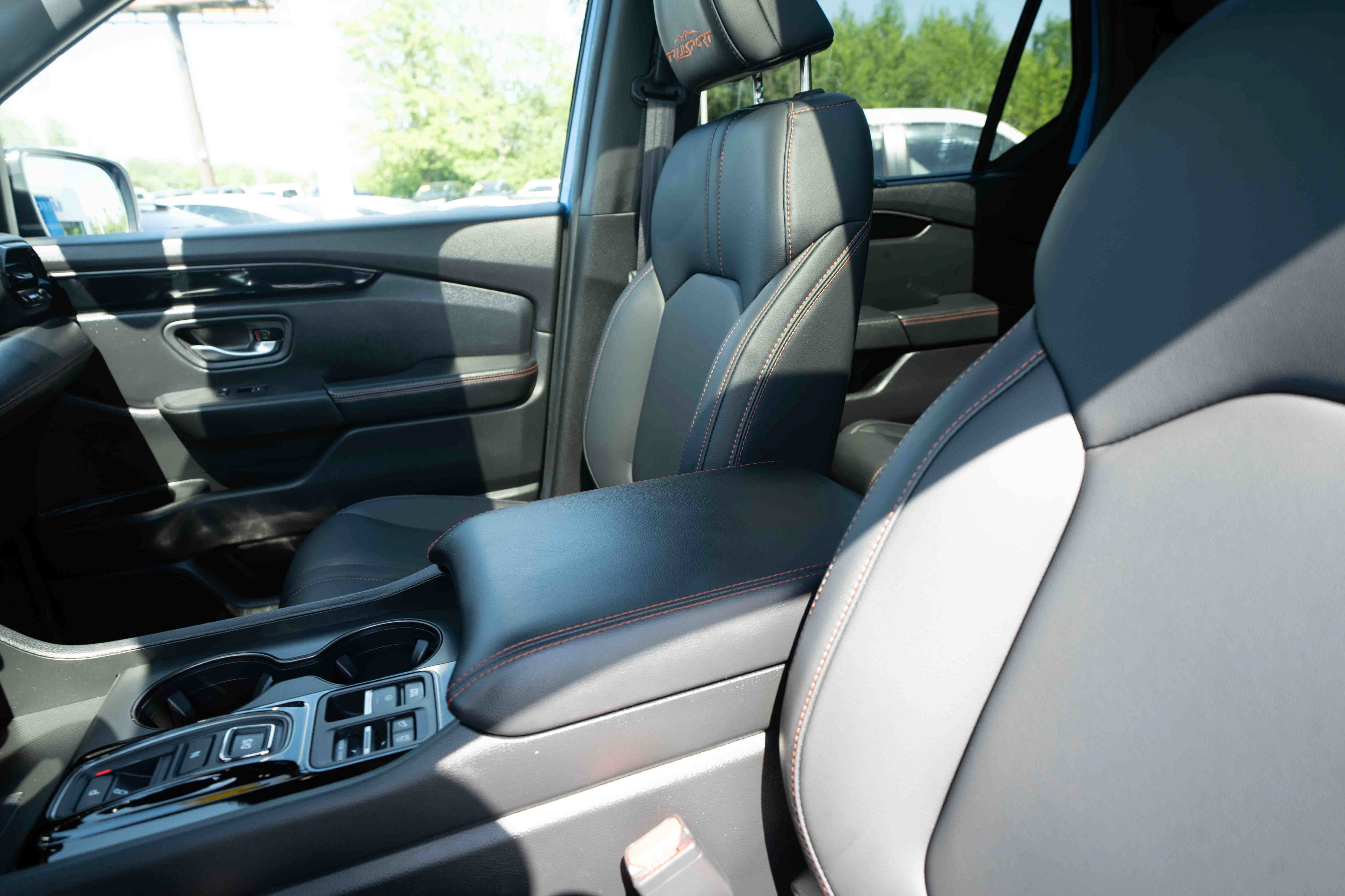 Certified 2025 Honda Pilot TrailSport image 10