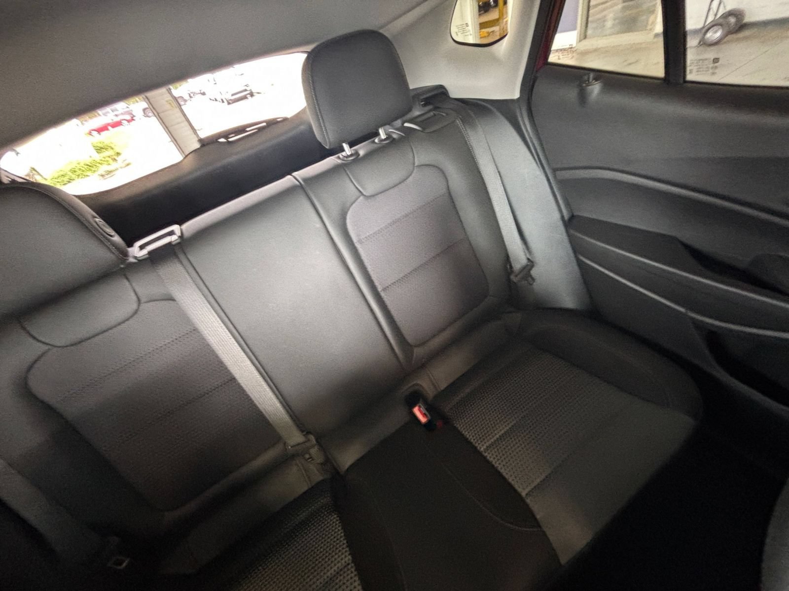 Used 2025 Chevrolet Trax LT FWD image 37
