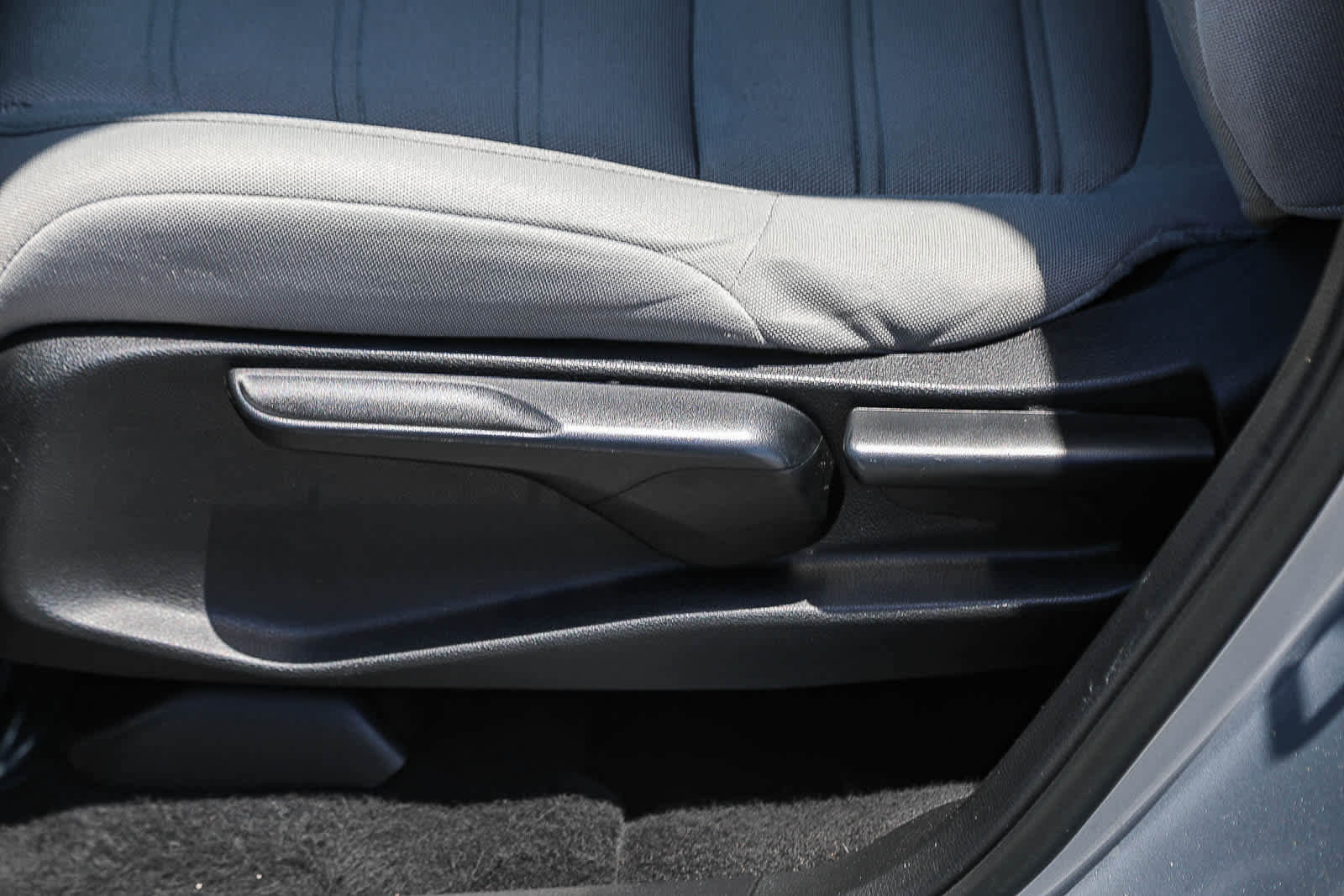 Used 2018 Honda CR-V LX image 19