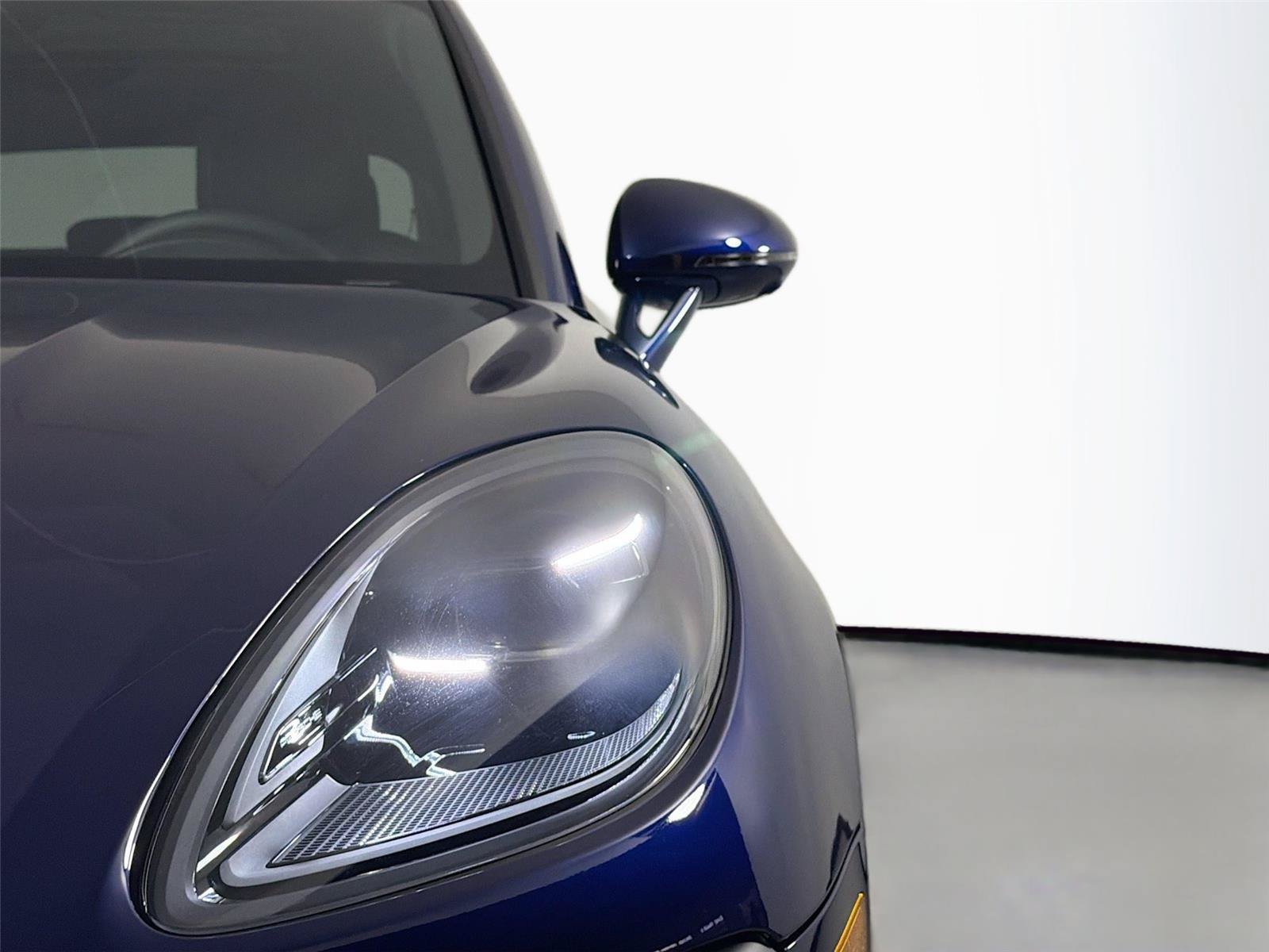 Certified 2026 Porsche Macan Turbo AWD/4WD image 15