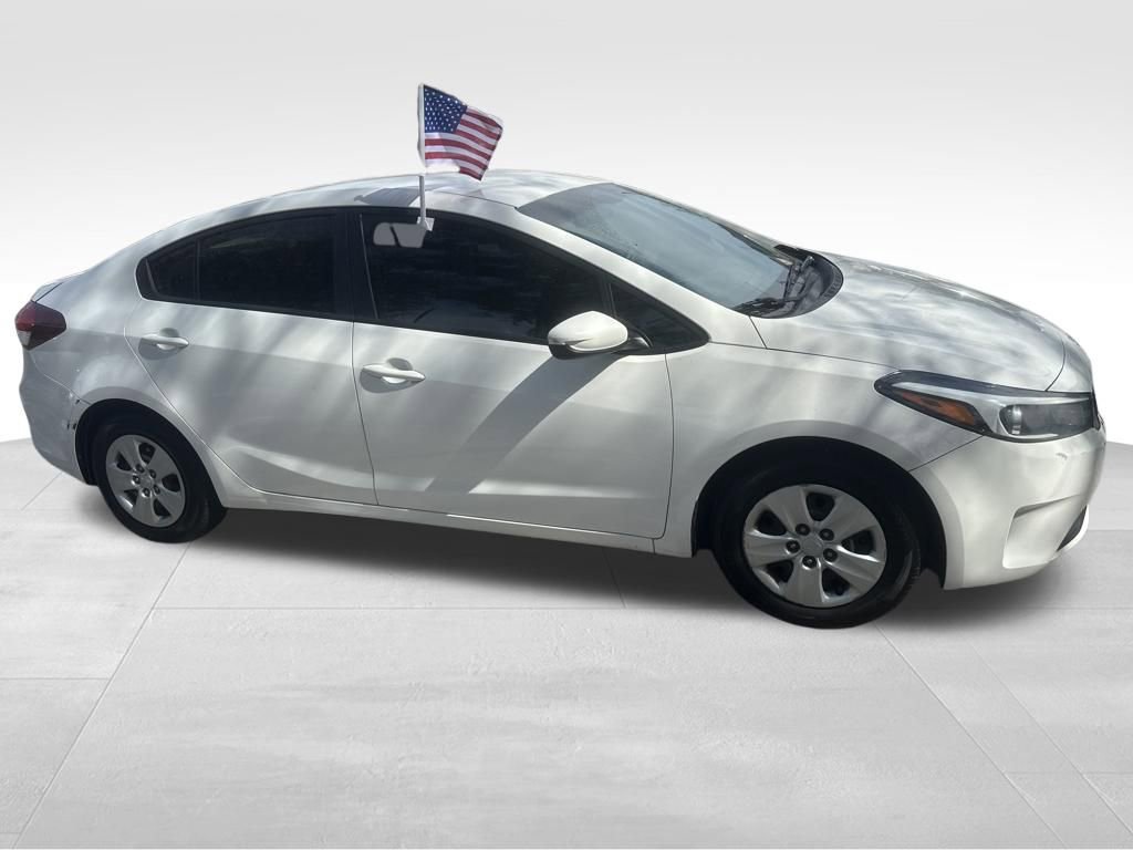 Used 2017 Kia Forte LX image 9