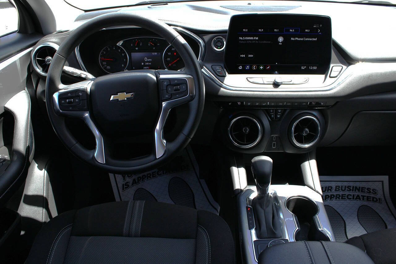 Used 2025 Chevrolet Blazer LT AWD/4WD image 10