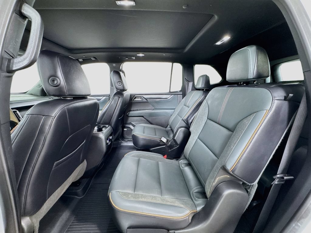 Used 2025 GMC Acadia AT4 w/ Luxury Package AWD/4WD image 11