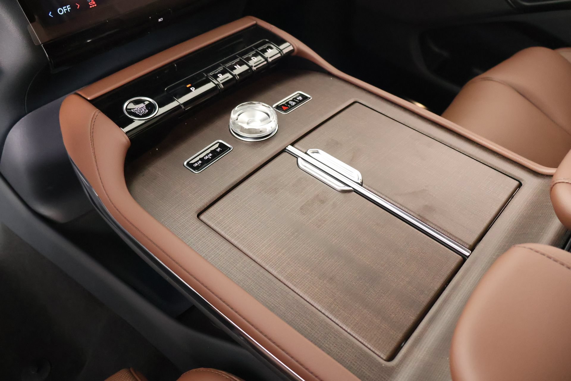 New 2026 Lincoln Navigator L Reserve AWD/4WD image 9