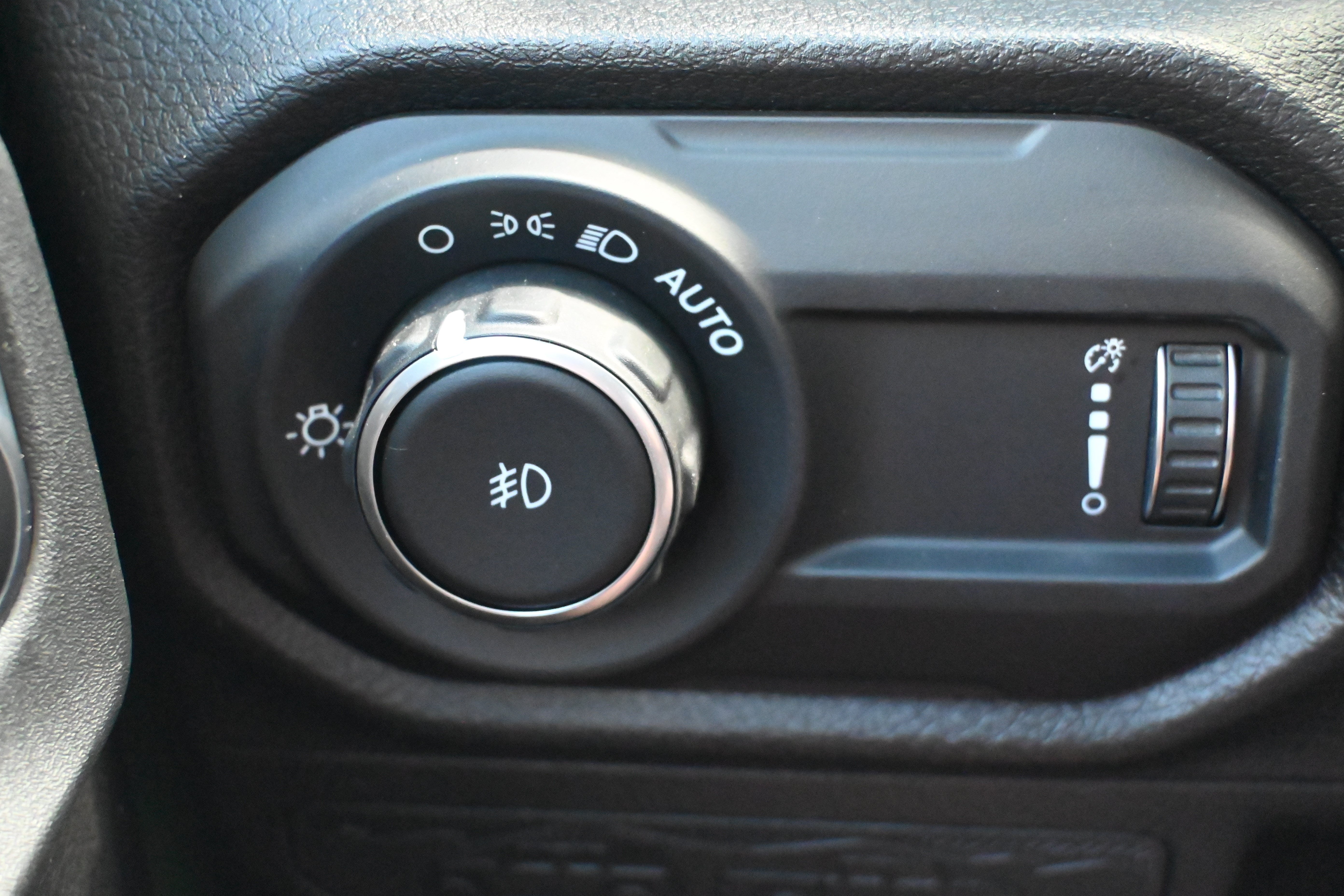 Used 2025 Jeep Wrangler Unlimited Sport AWD/4WD image 28