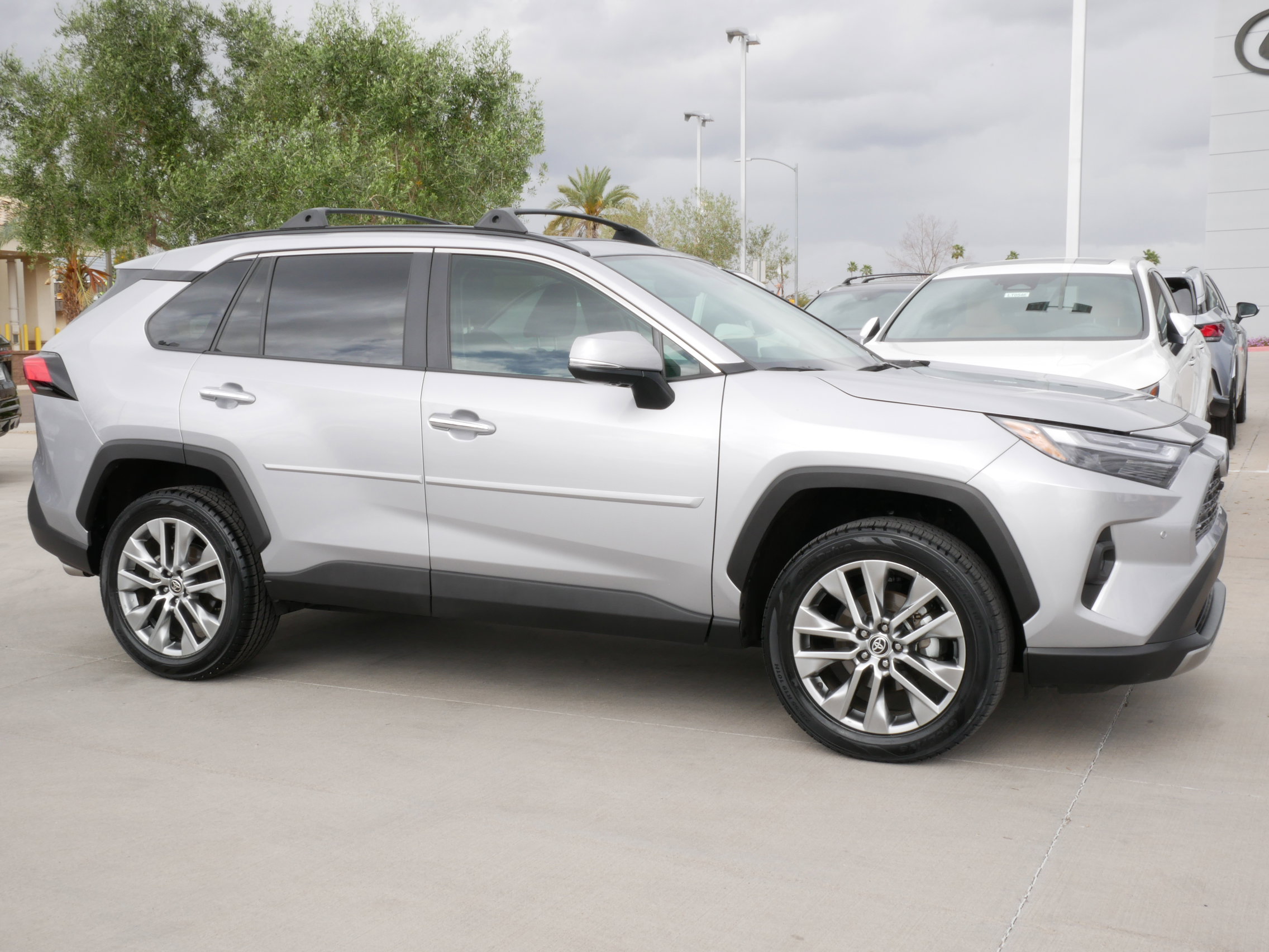 Used 2023 Toyota RAV4 Limited image 13