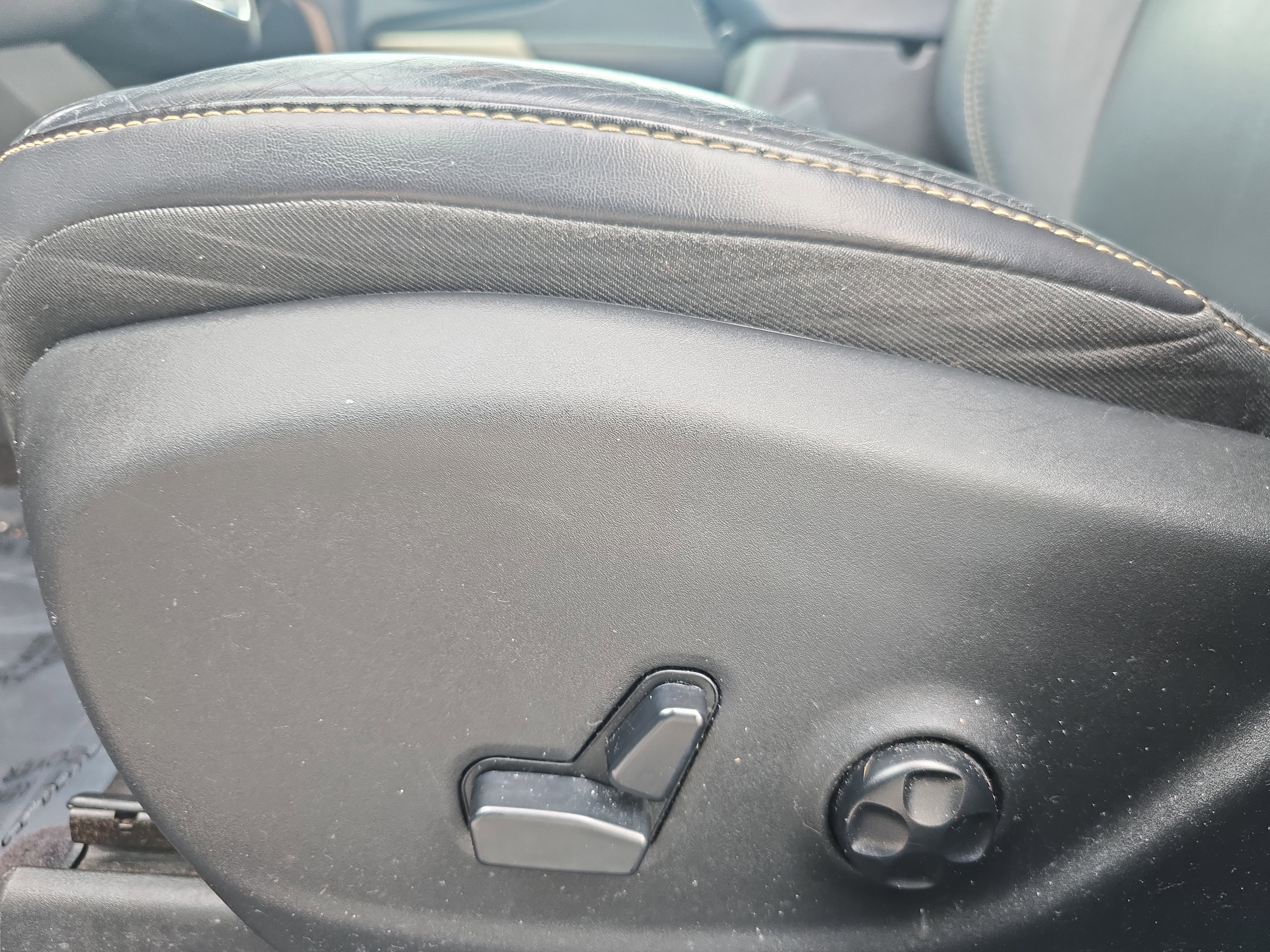 Used 2017 Jeep Cherokee Limited image 26