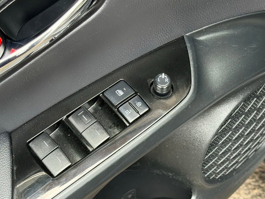 Used 2019 Toyota Prius LE image 12