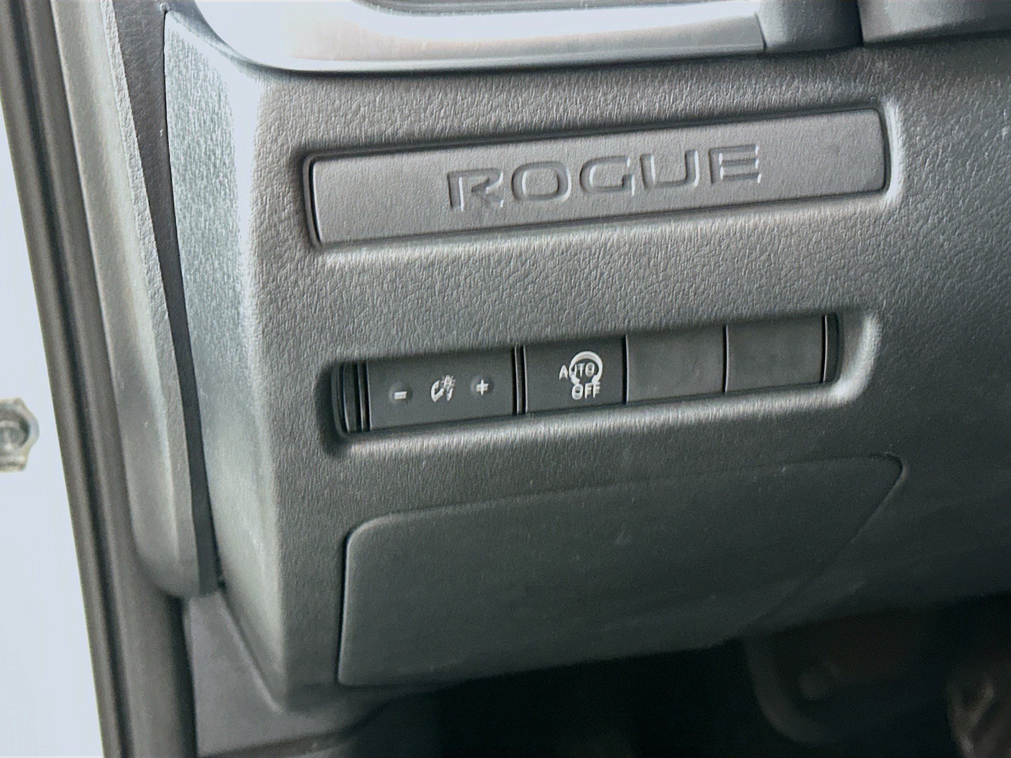 Used 2023 Nissan Rogue S AWD/4WD image 17