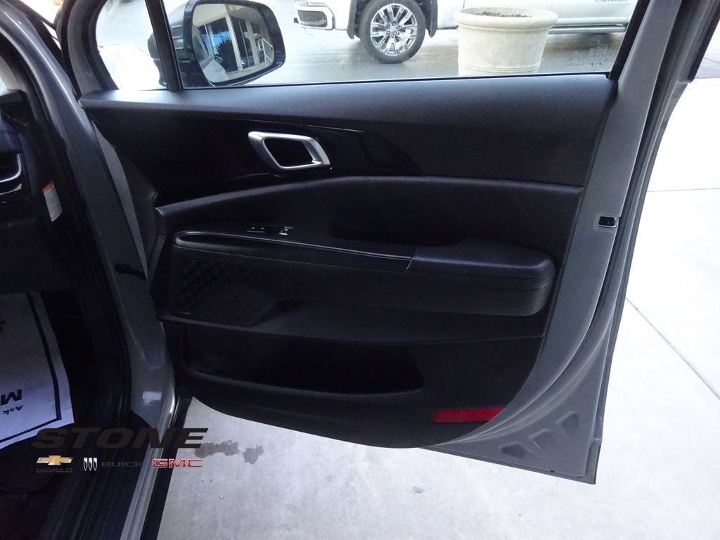 Used 2025 Kia Carnival SX Prestige image 31