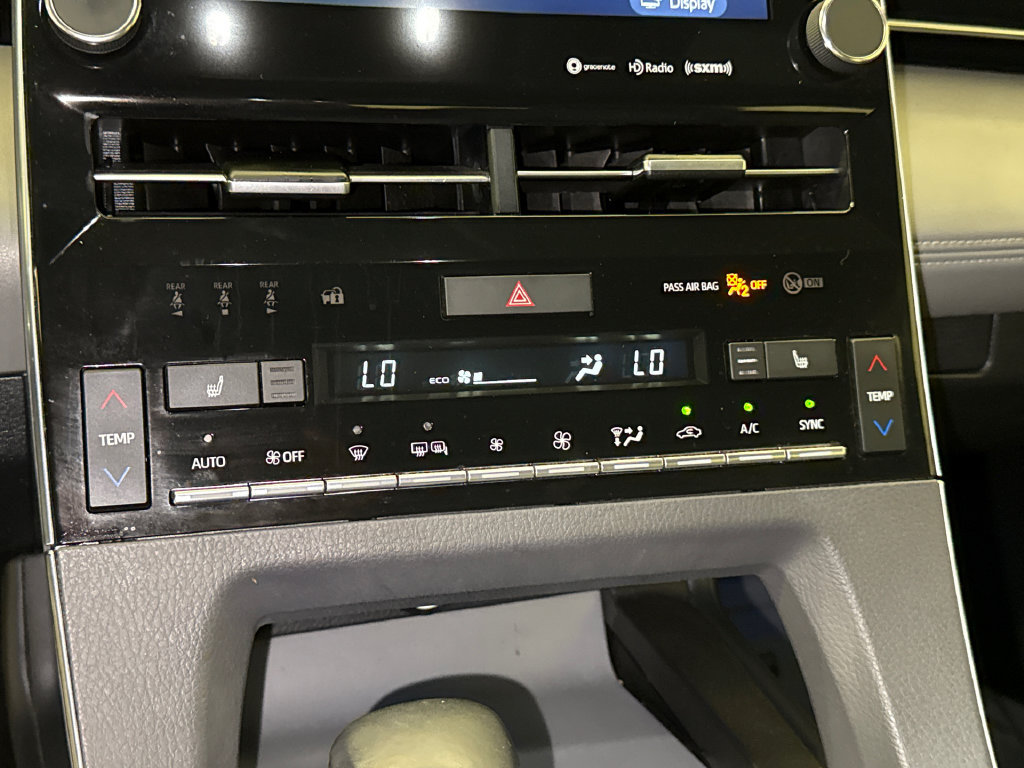 Used 2020 Toyota Avalon XLE FWD image 28
