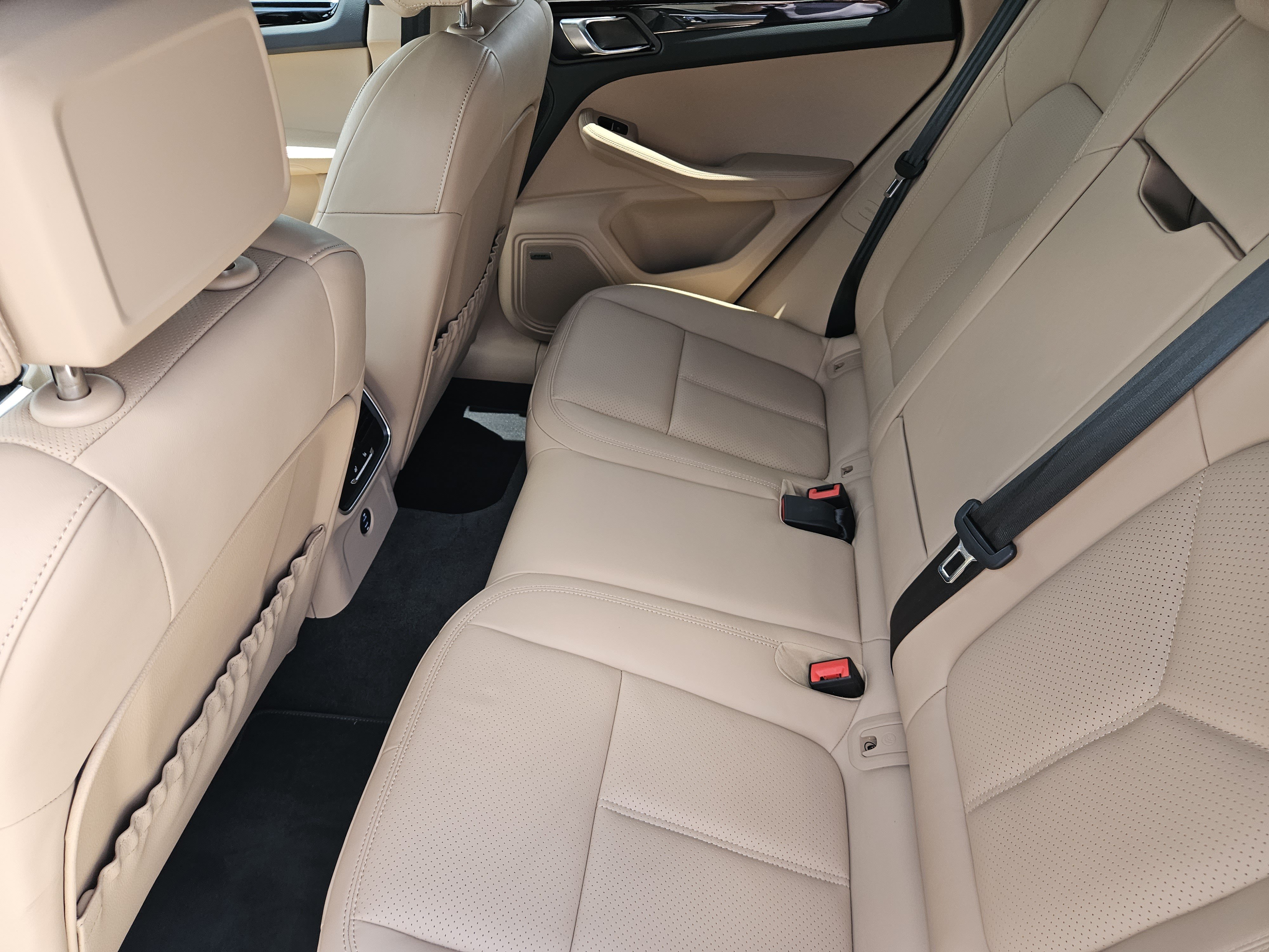 Certified 2026 Porsche Macan S AWD/4WD image 28