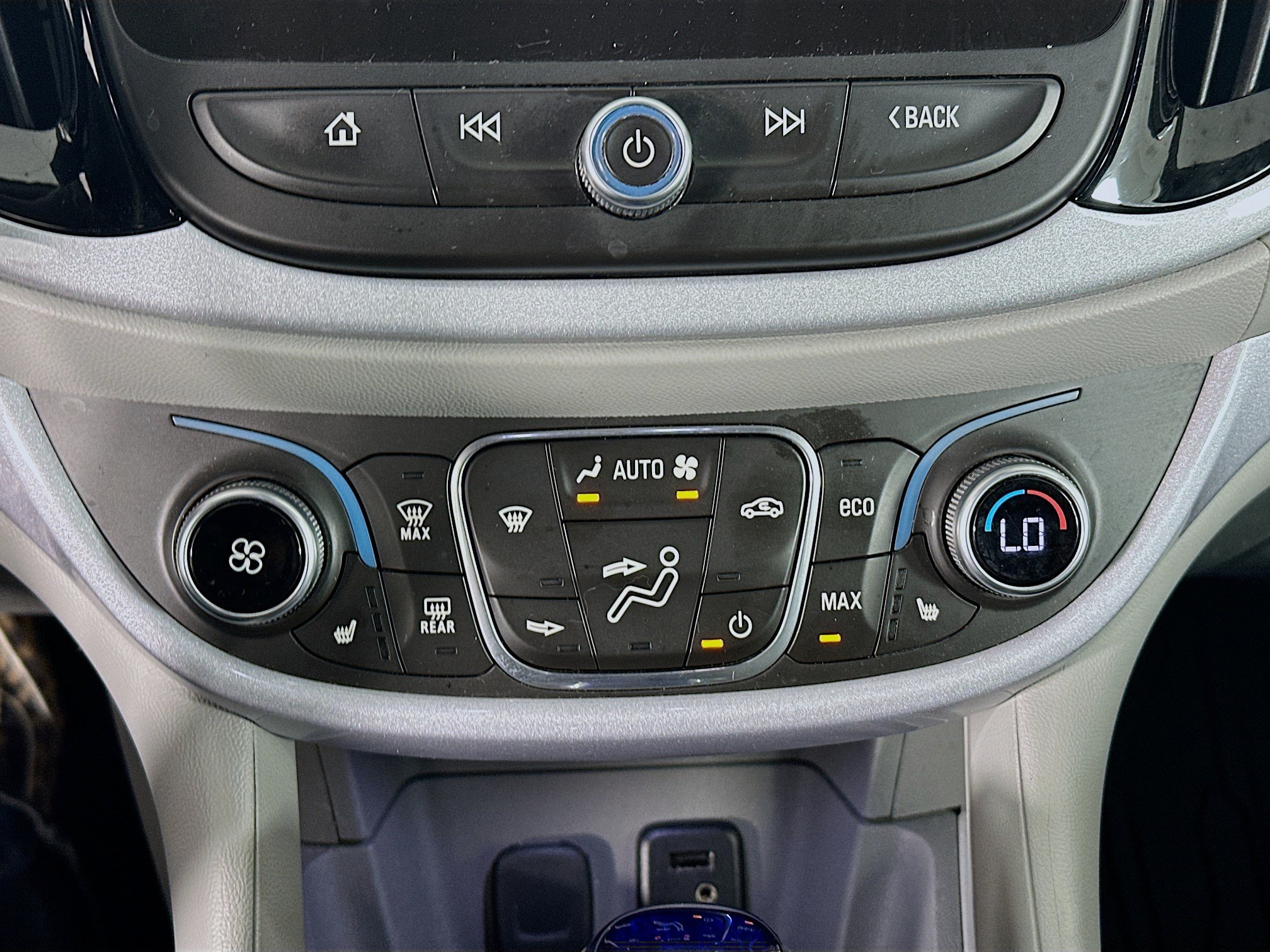 Used 2018 Chevrolet Volt LT w/ Comfort Package FWD image 22