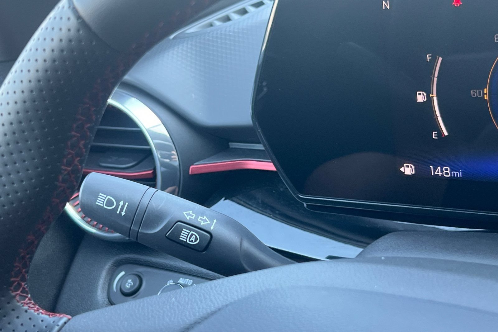 Used 2024 Chevrolet Trax RS w/ Sunroof Package FWD image 32