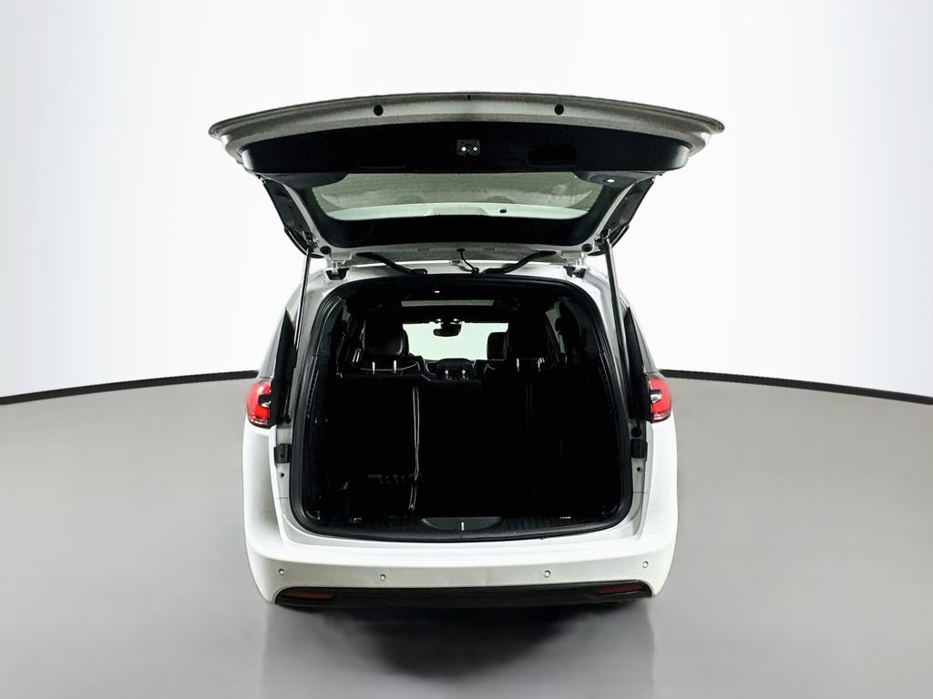 Used 2024 Chrysler Pacifica Premium FWD image 41