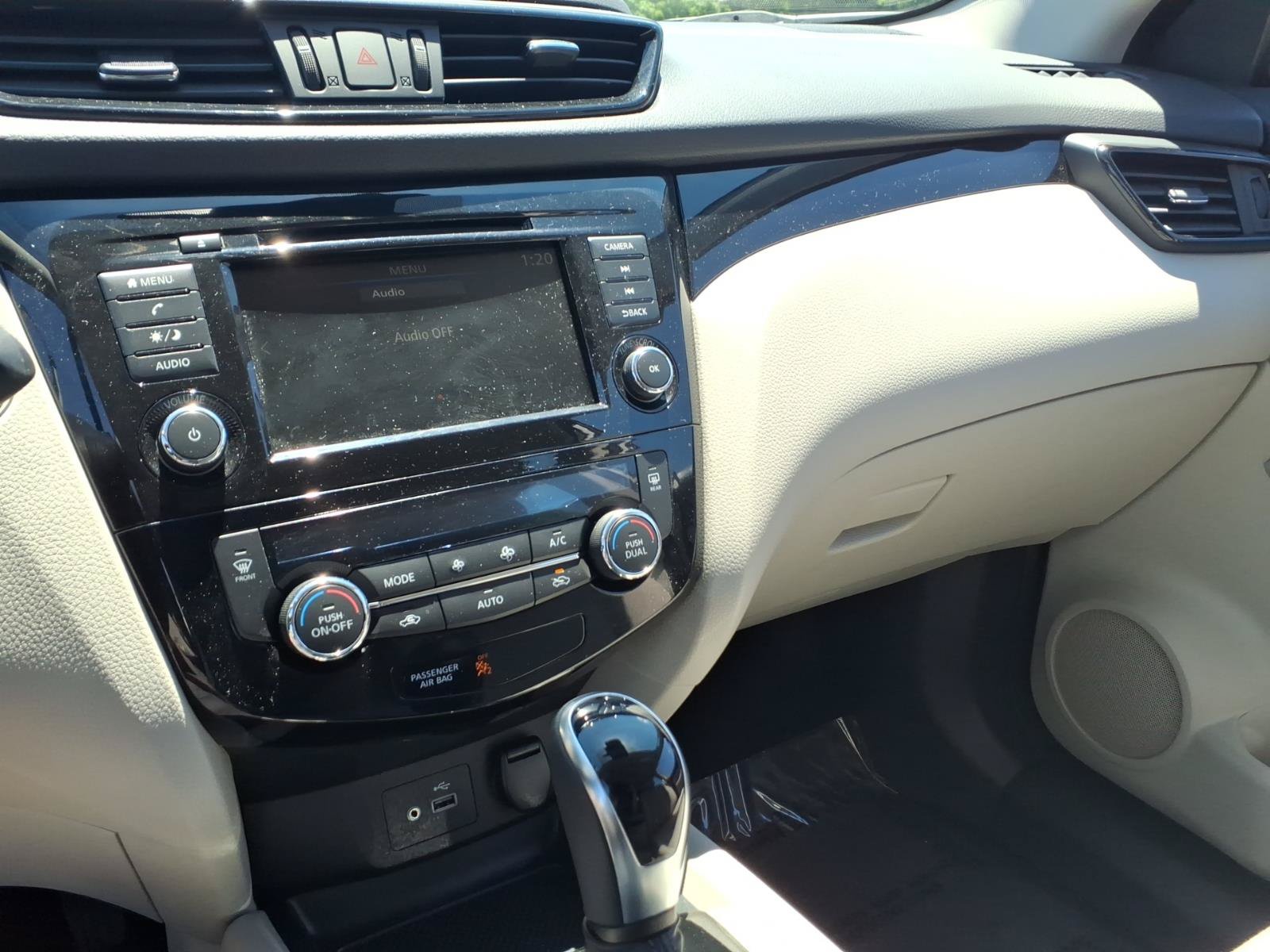 Used 2020 Nissan Rogue Sport SV w/ All-Weather Package AWD/4WD image 25