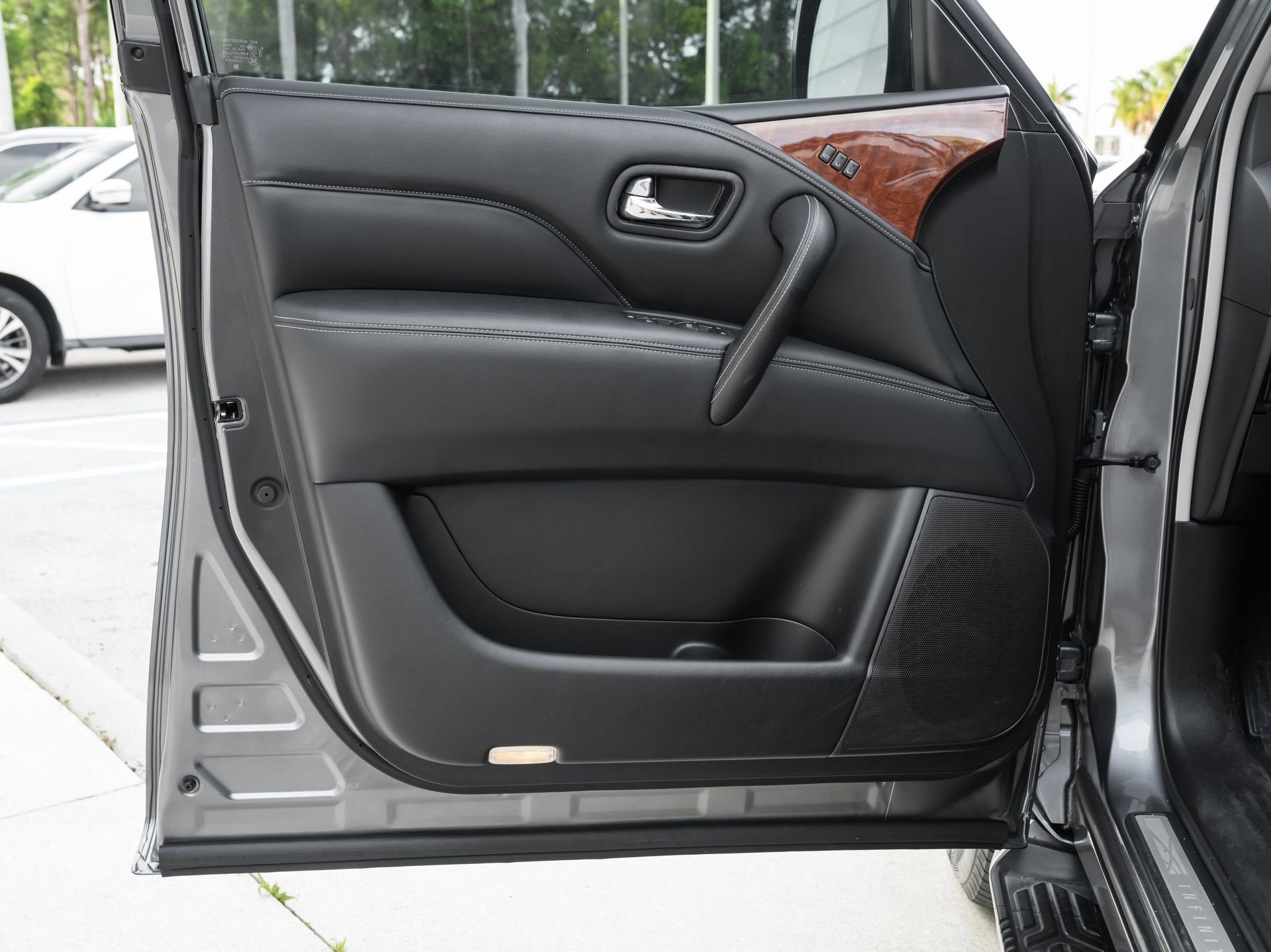 Certified 2019 INFINITI QX80 Luxe w/ All-Season Package RWD image 32