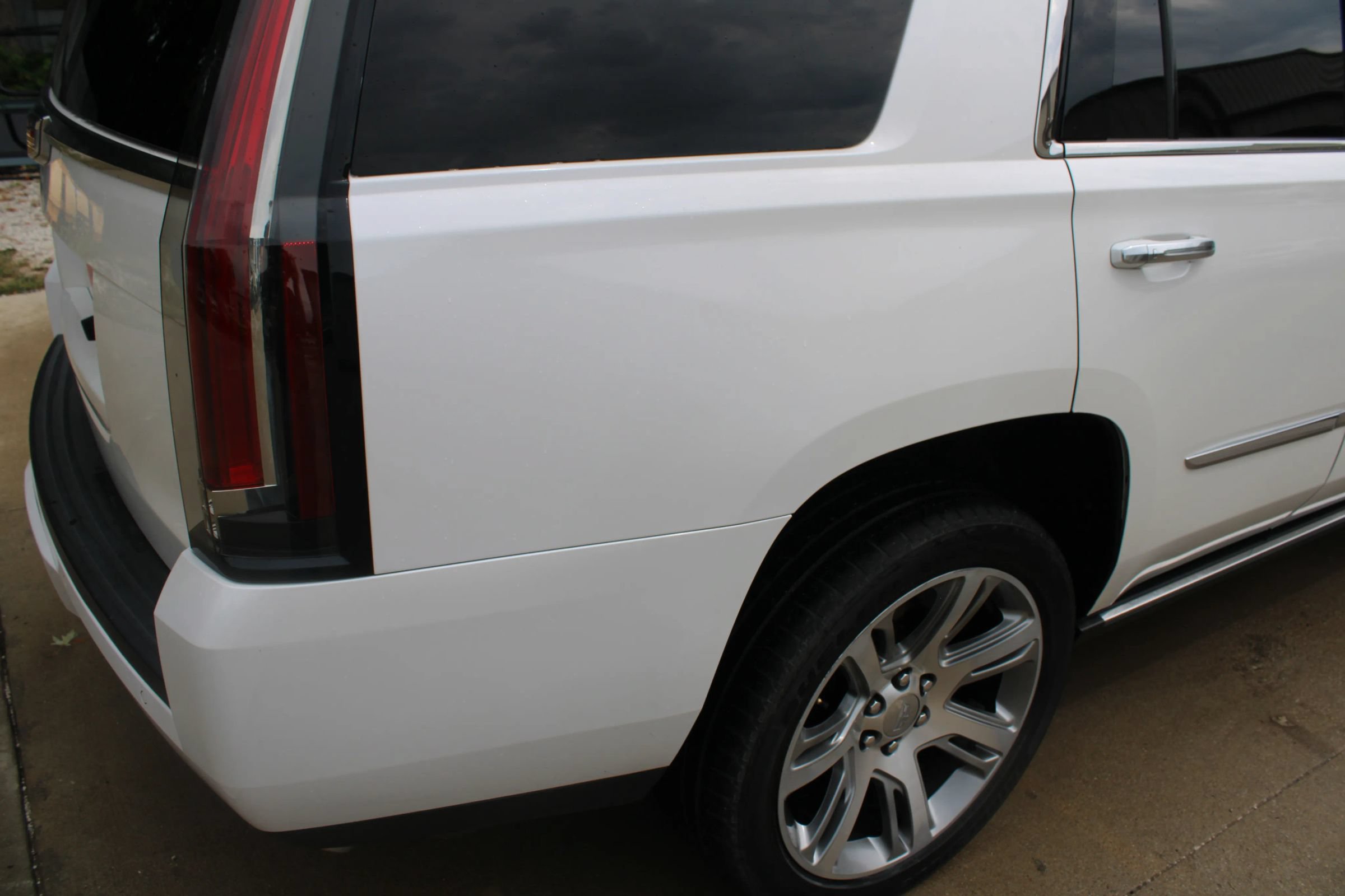 Used 2016 Cadillac Escalade Premium AWD/4WD image 9
