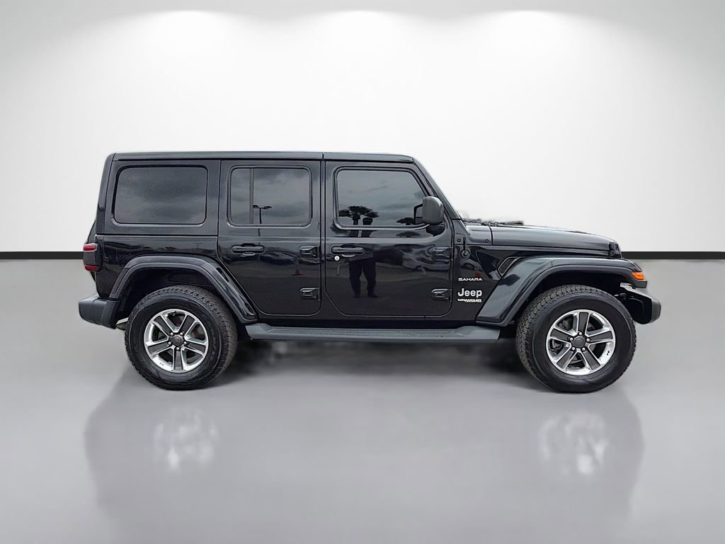 Used 2018 Jeep Wrangler Unlimited Sahara AWD/4WD image 2