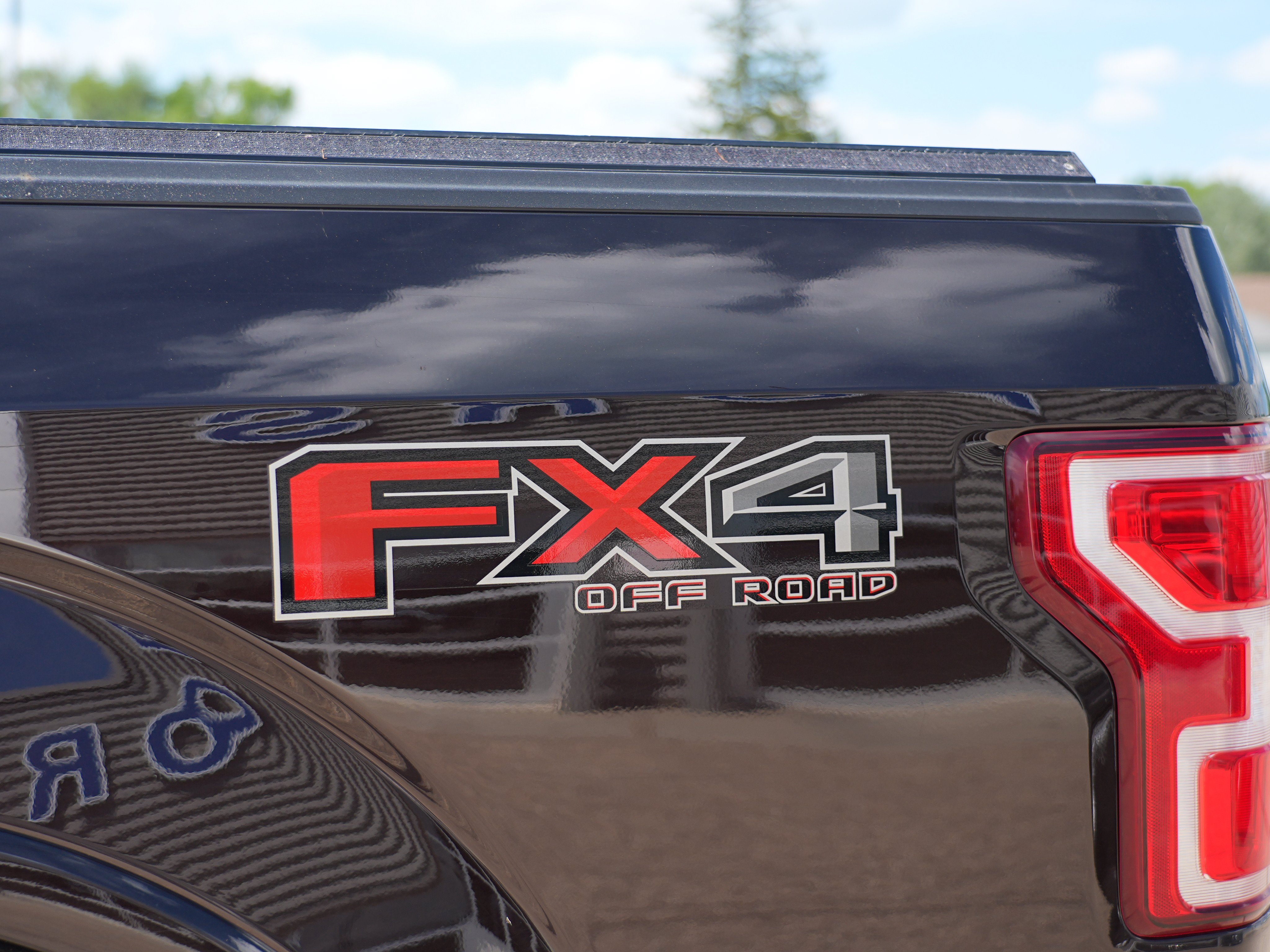 Used 2019 Ford F150 Lariat w/ Trailer Tow Package AWD/4WD image 28