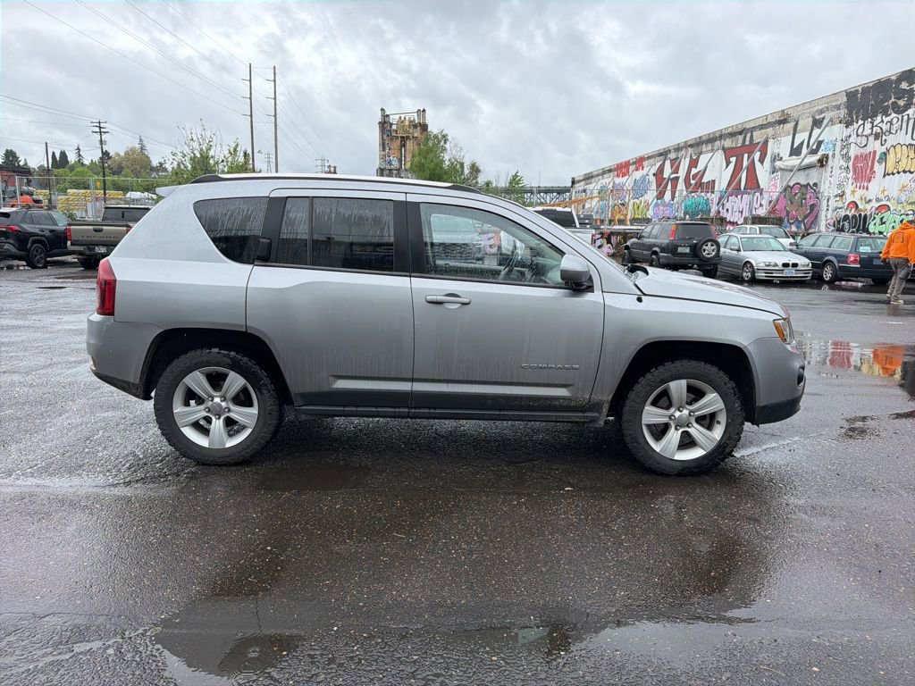 Used 2014 Jeep Compass Latitude AWD/4WD image 6