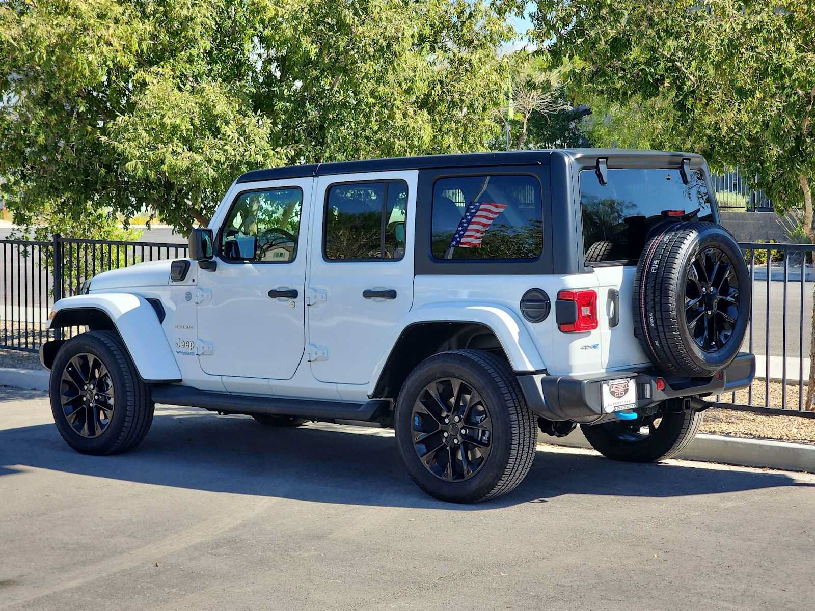 Used 2022 Jeep Wrangler Unlimited Sahara AWD/4WD image 6