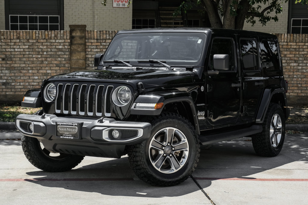 Used 2022 Jeep Wrangler Unlimited Sahara w/ LED Lighting Group AWD/4WD image 12