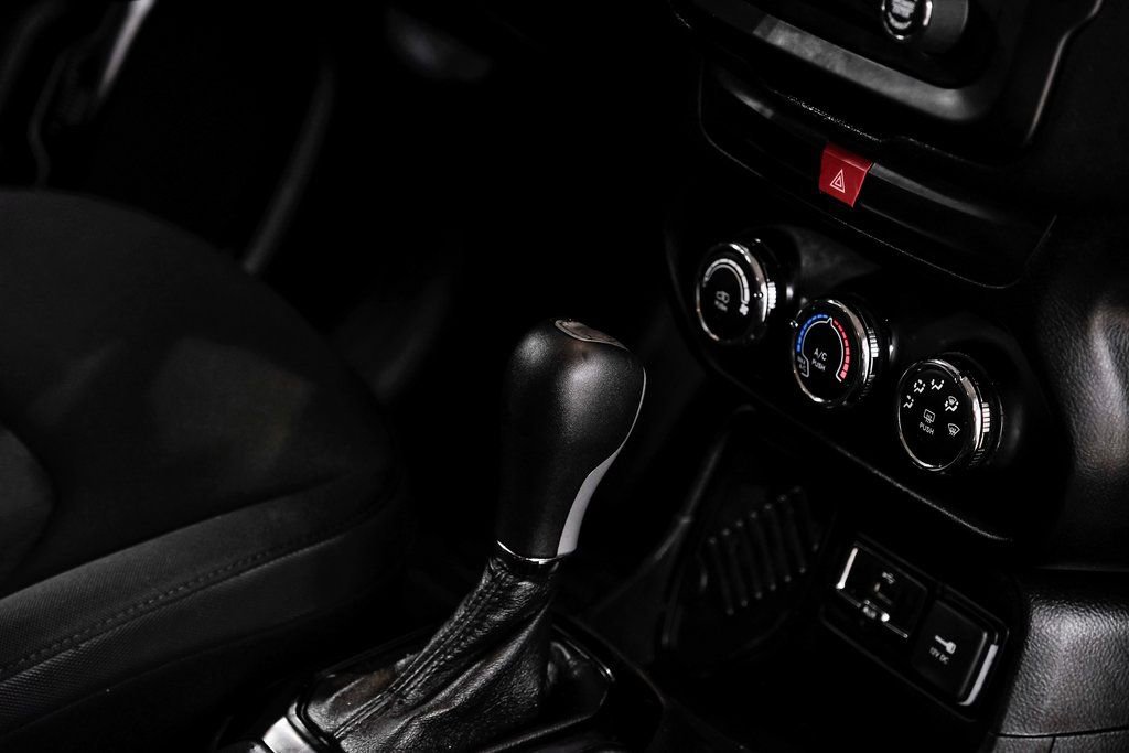 Used 2017 Jeep Renegade Altitude image 28